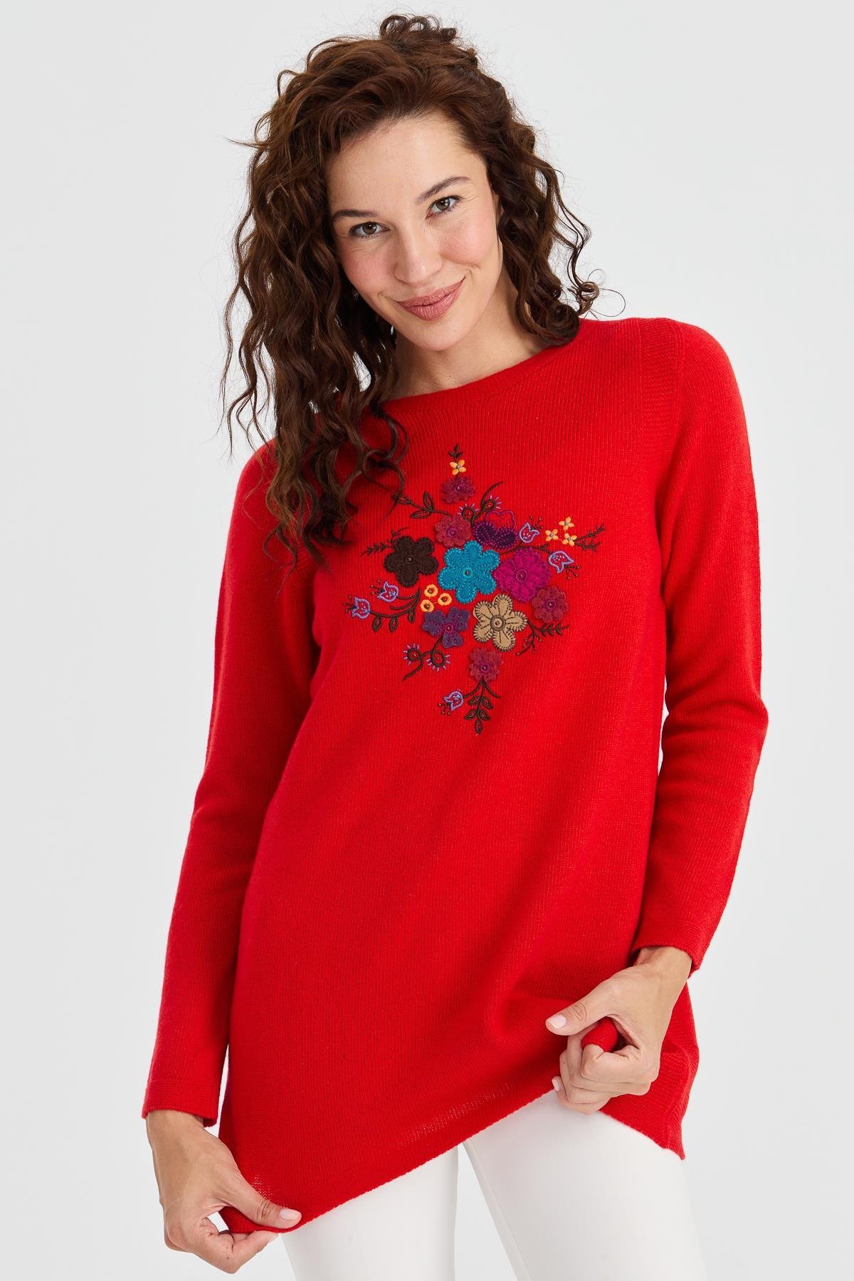 23156Kadın Sıfır Yaka Önü İşlemeli Uzun Yün Kazak Mercan