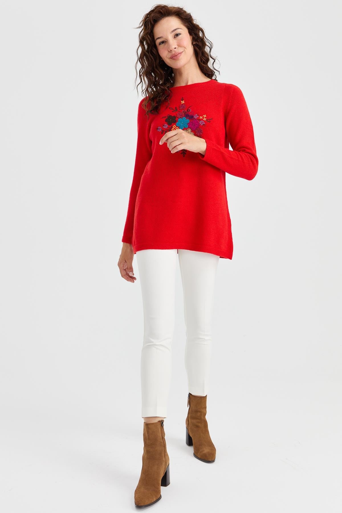 23156Kadın Sıfır Yaka Önü İşlemeli Uzun Yün Kazak Mercan