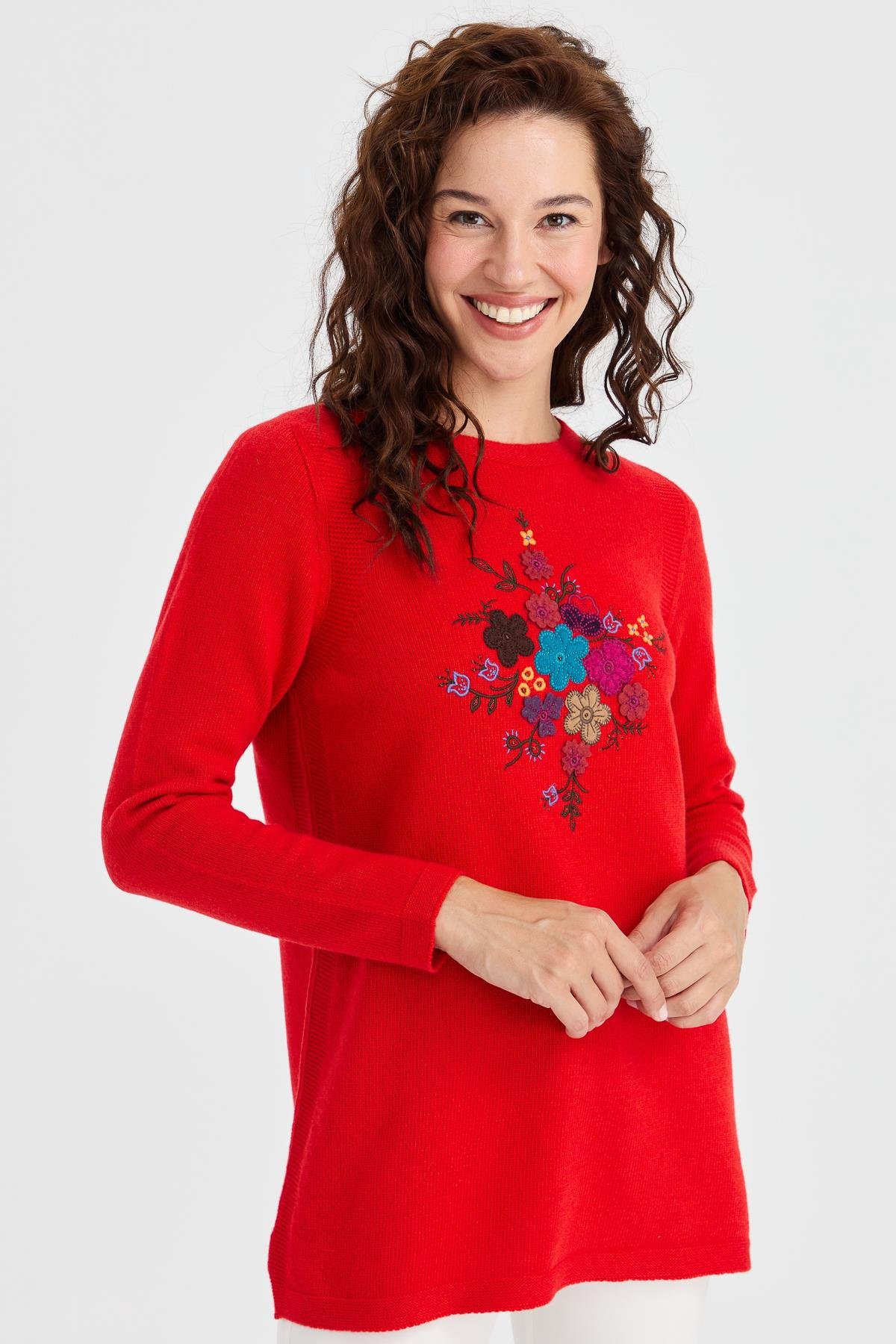 23156Kadın Sıfır Yaka Önü İşlemeli Uzun Yün Kazak Mercan