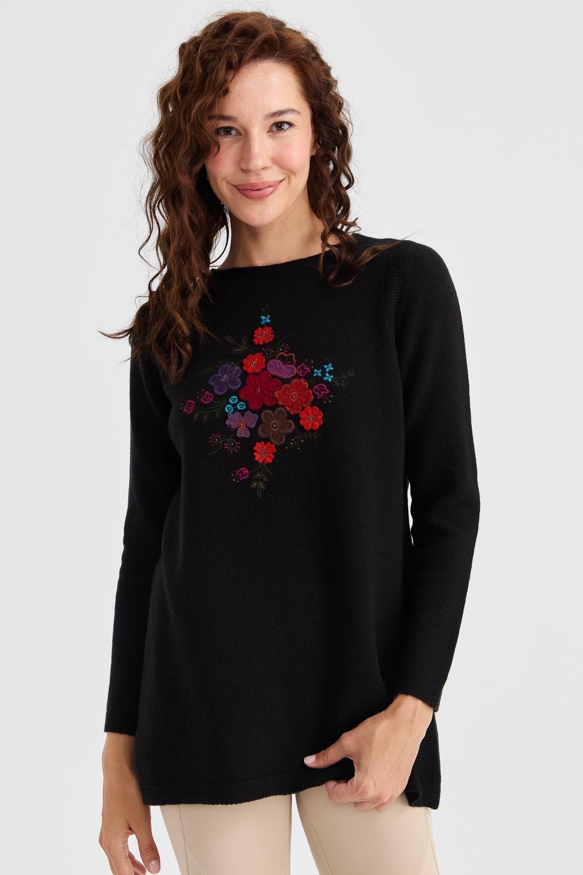 23156Kadın Sıfır Yaka Önü İşlemeli Uzun Yün Kazak Siyah