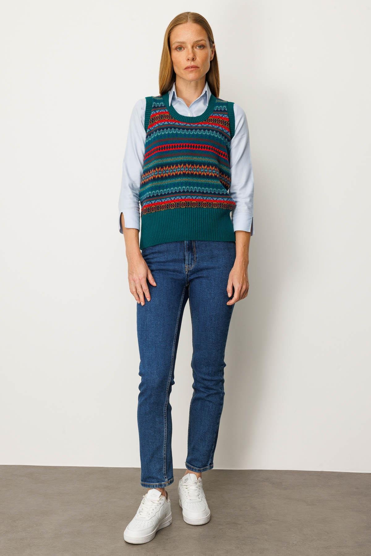 25099Kadın Sıfır Yaka Önü Jakarlı Yün Süveter K.Ö.başı