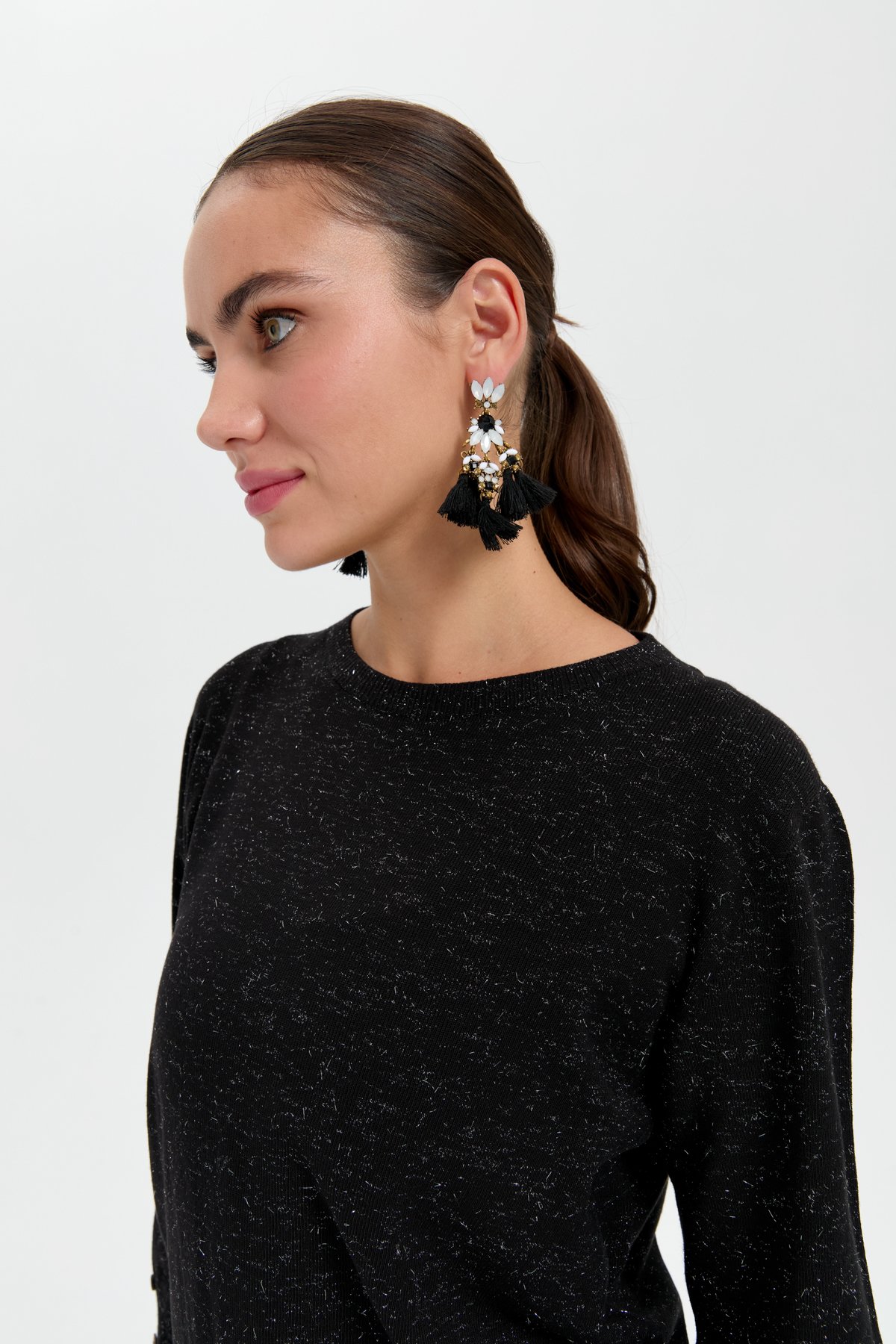 23331Kadın Sıfır Yaka Önü Kısa Arkası Uzun Kazak Siyah