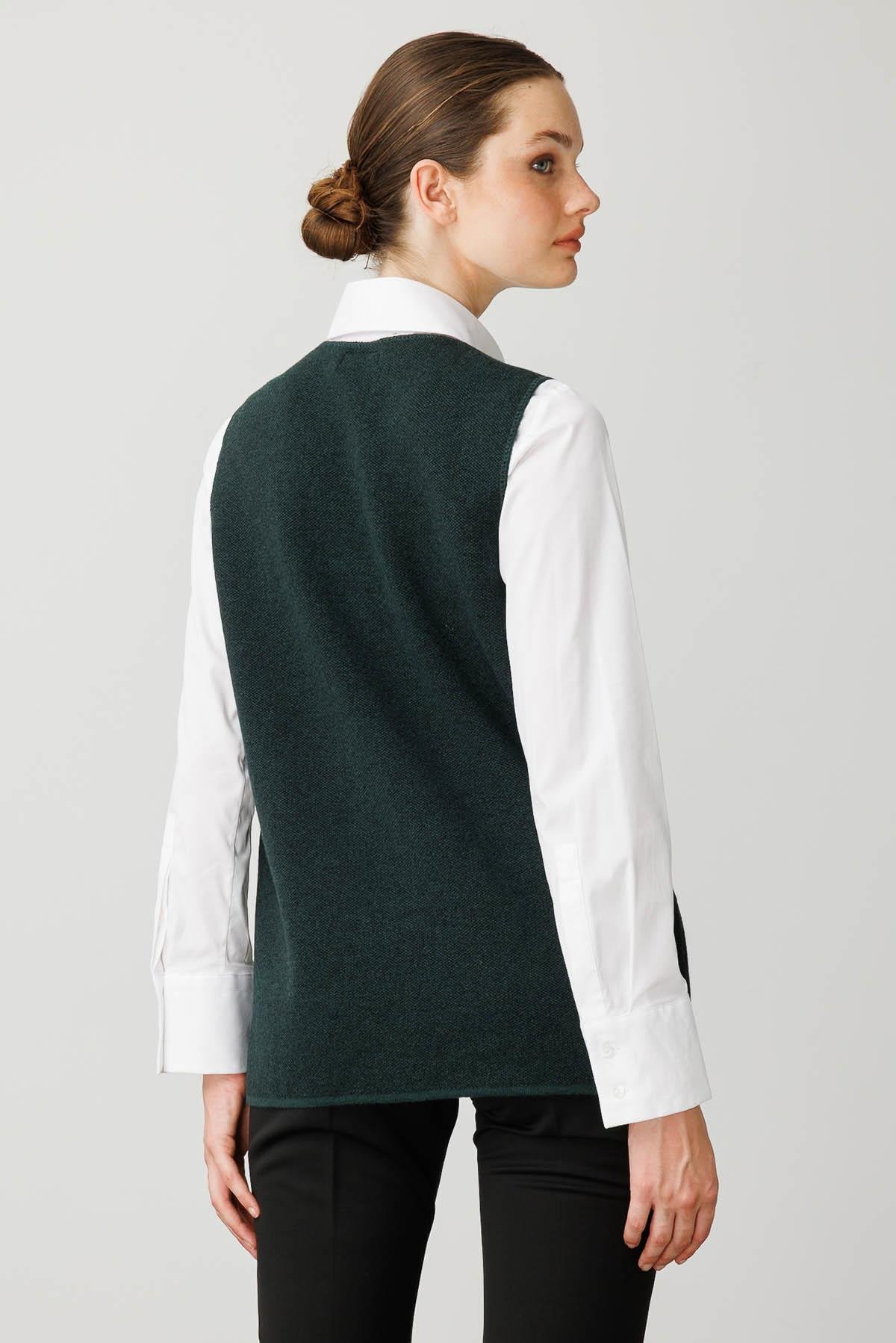 25001Kadın Sıfır Yaka Önü Nakış İşlemeli Yün Yelek Yeşil