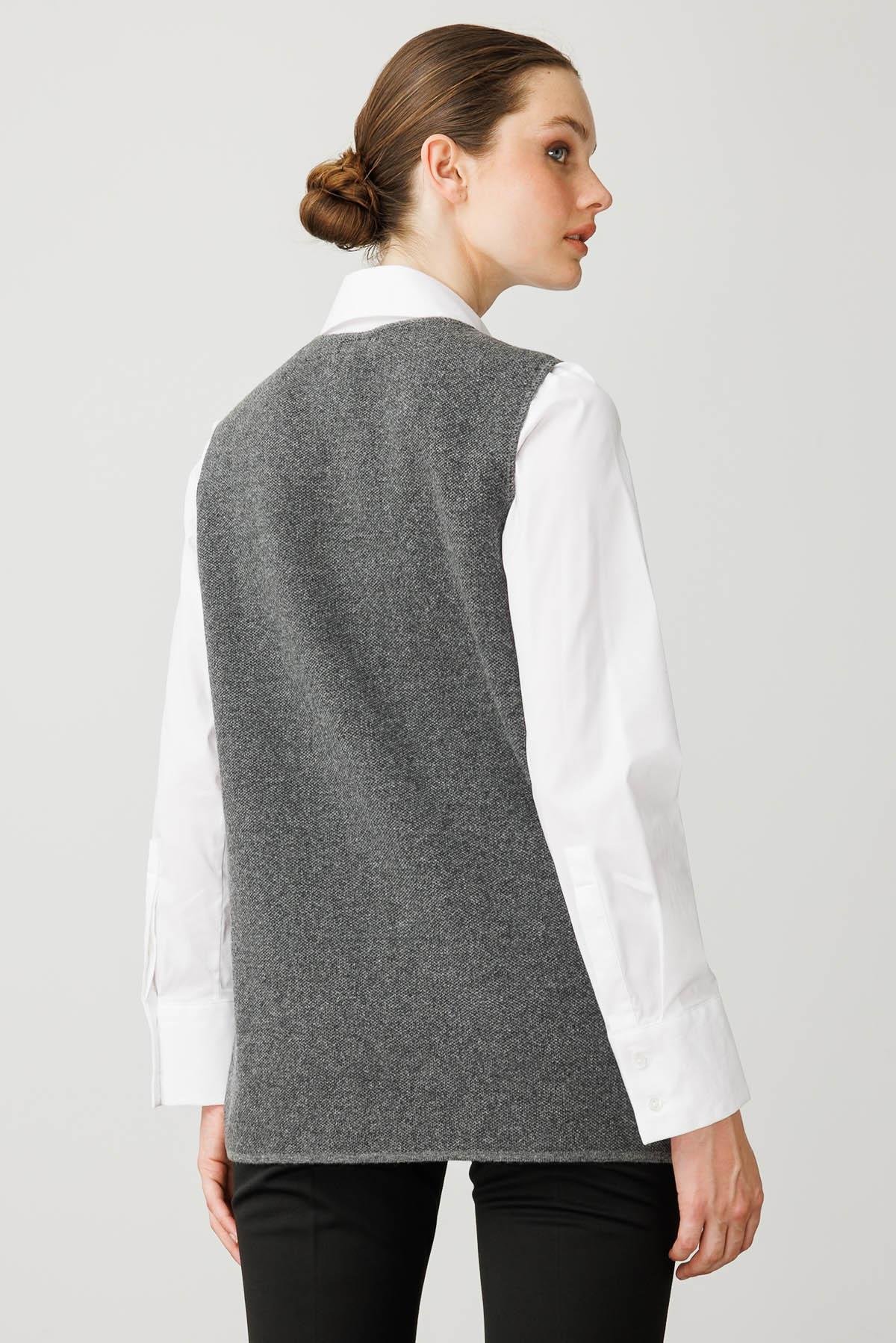 25001Kadın Sıfır Yaka Önü Nakış İşlemeli Yün Yelek Füme