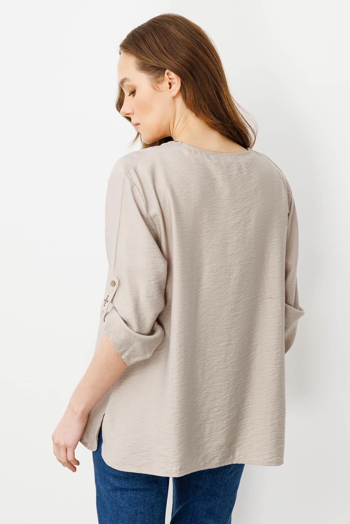 25773Kadın Sıfır Yaka Önü Nakışlı Bluz Bej