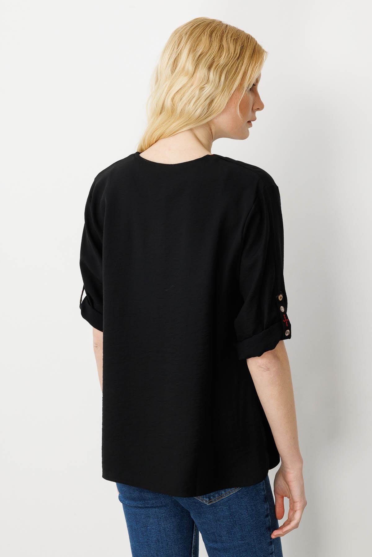 25773Kadın Sıfır Yaka Önü Nakışlı Bluz Siyah