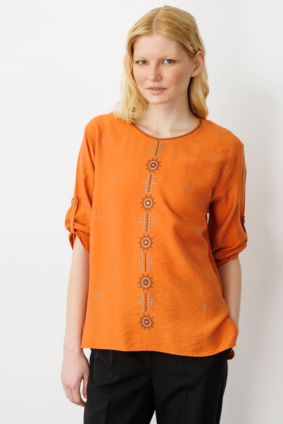 25773Kadın Sıfır Yaka Önü Nakışlı Bluz Turuncu