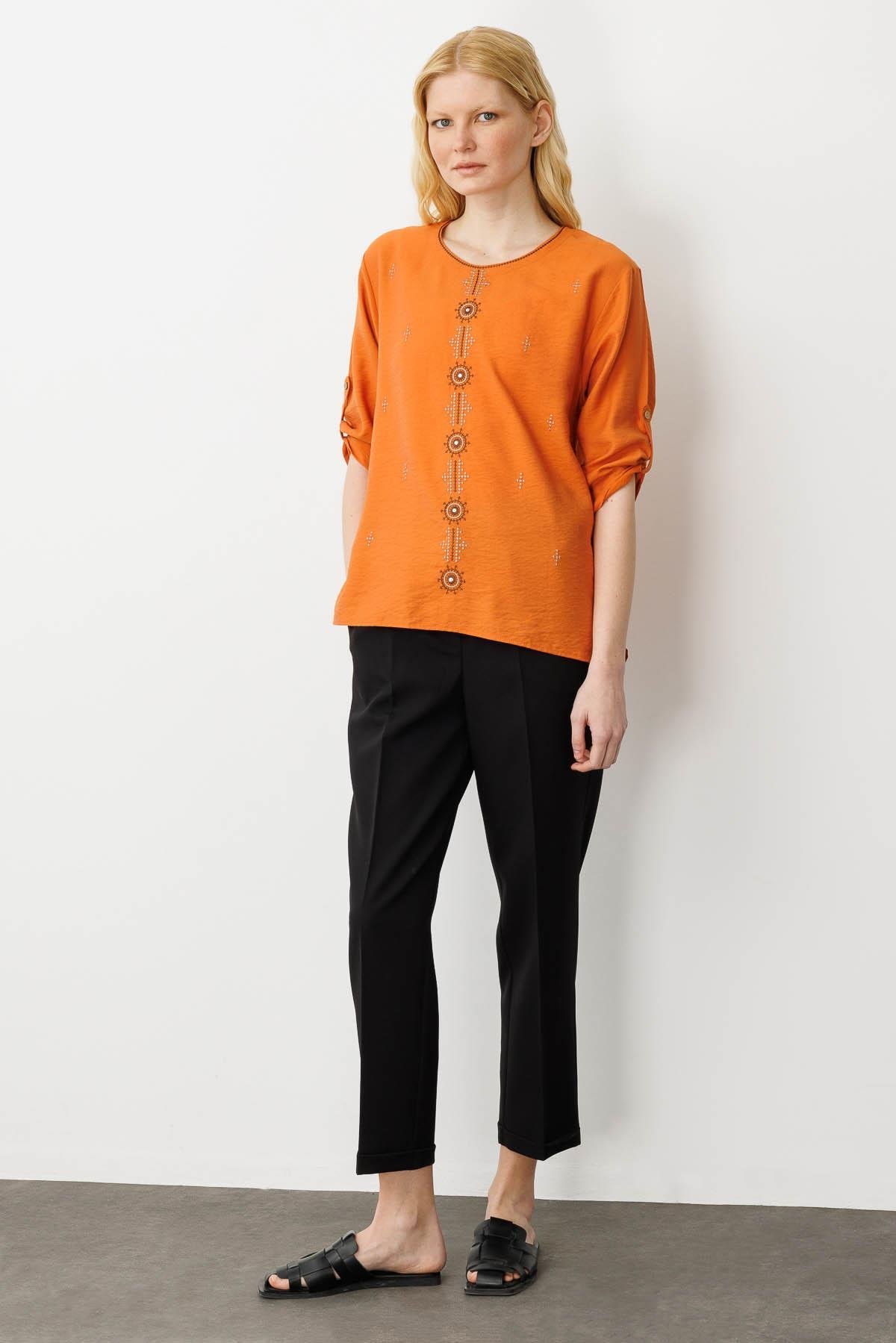 25773Kadın Sıfır Yaka Önü Nakışlı Bluz Turuncu