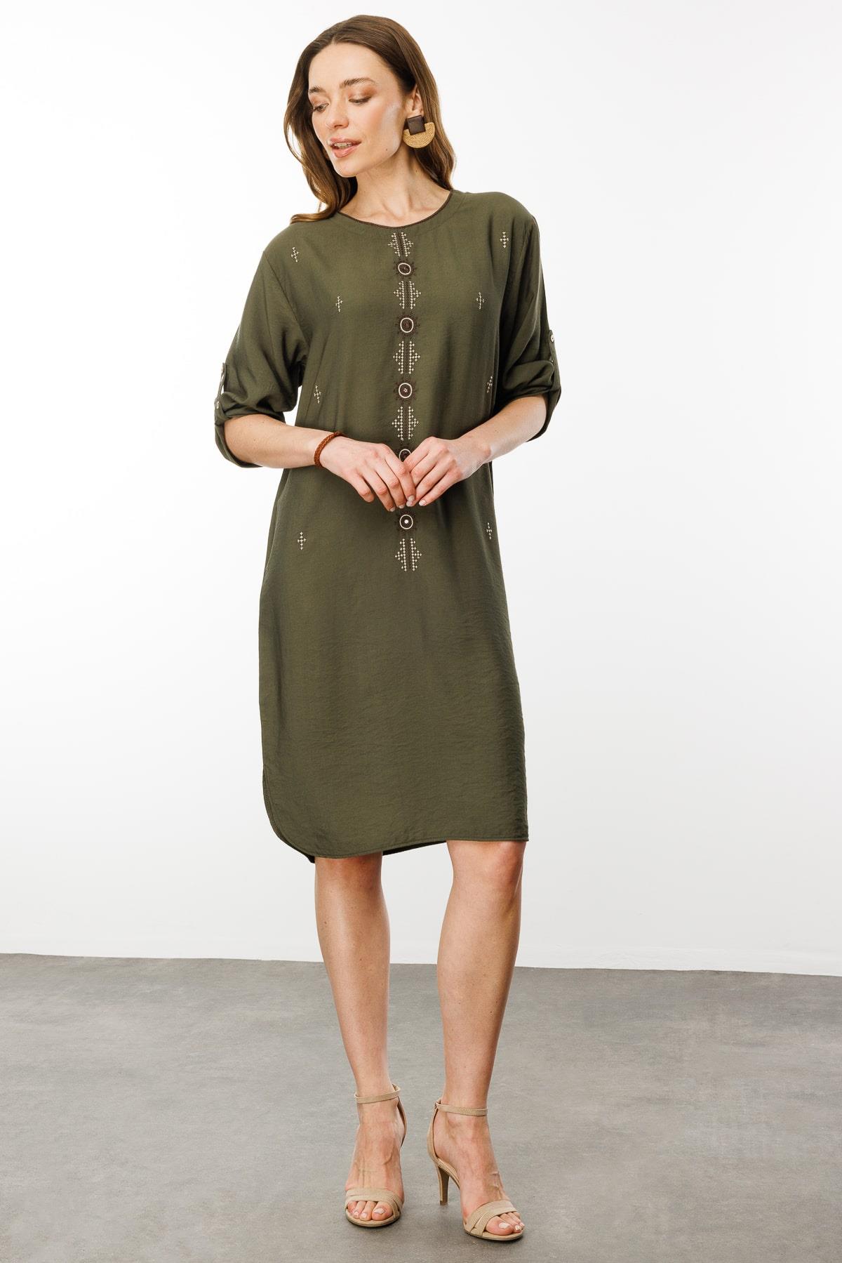 25774Kadın Sıfır Yaka Önü Nakışlı Elbise Haki