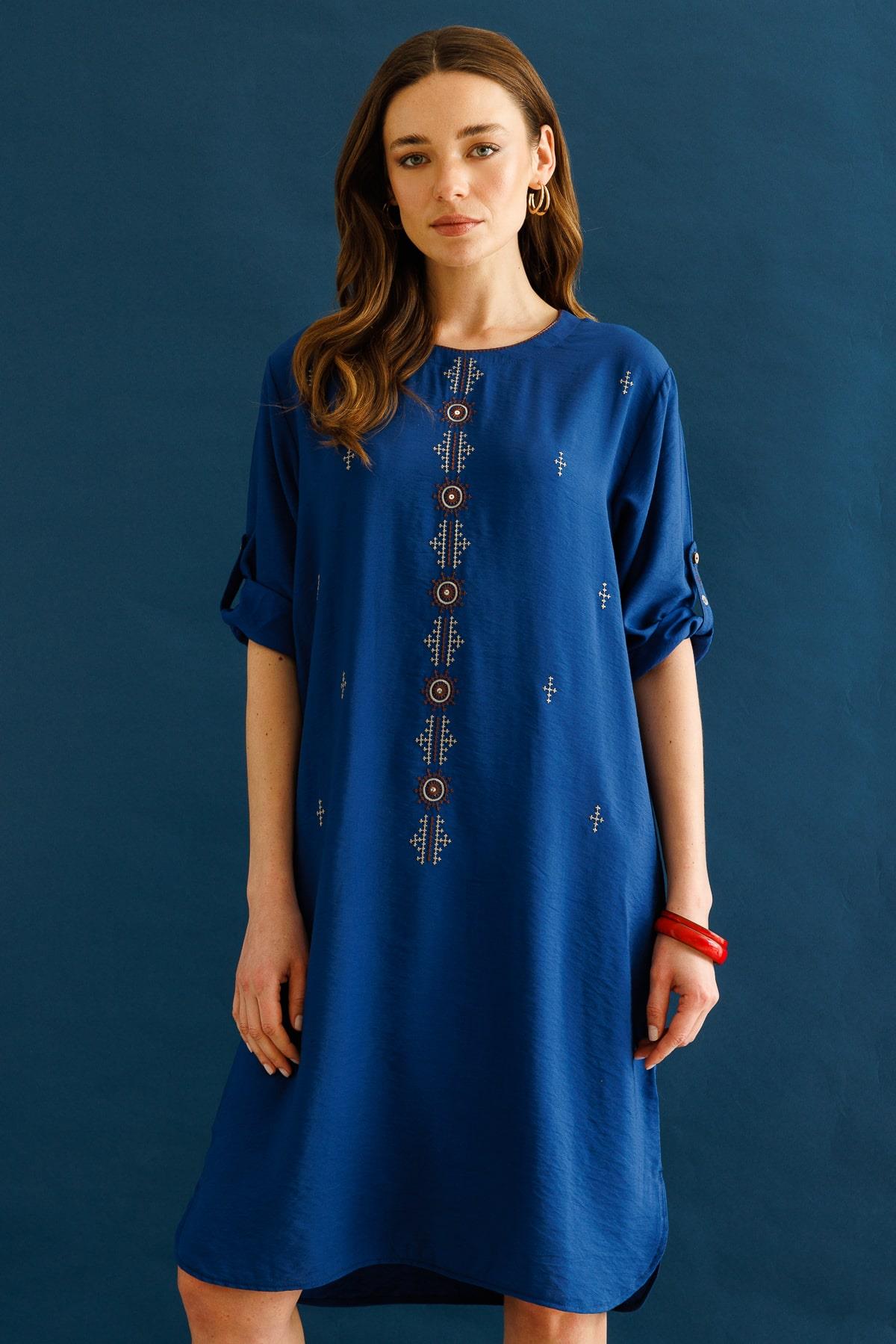 25774Kadın Sıfır Yaka Önü Nakışlı Elbise İndigo