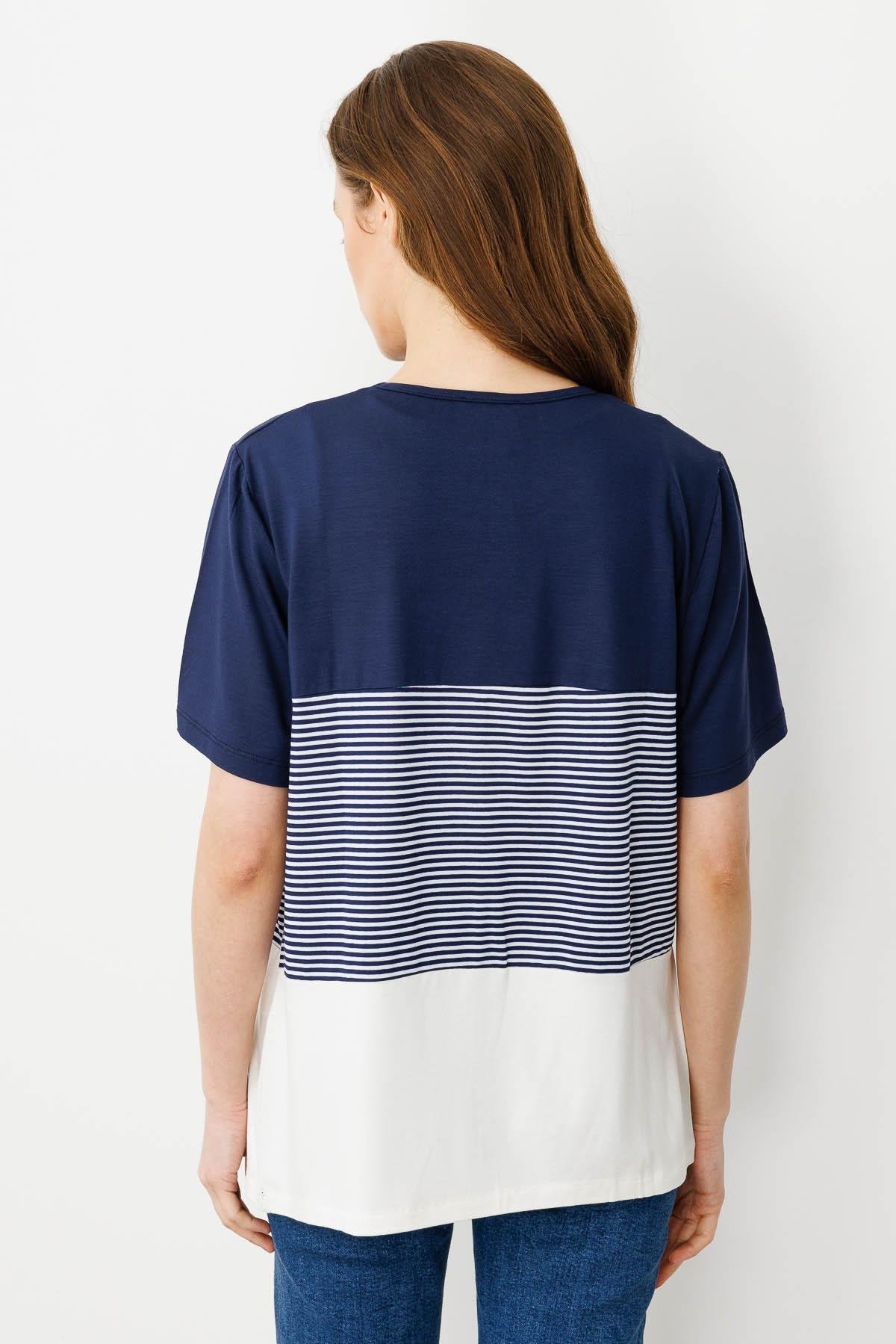 22778Women's Crew Neck Stone Embroidered T-shirt Navy Blue
