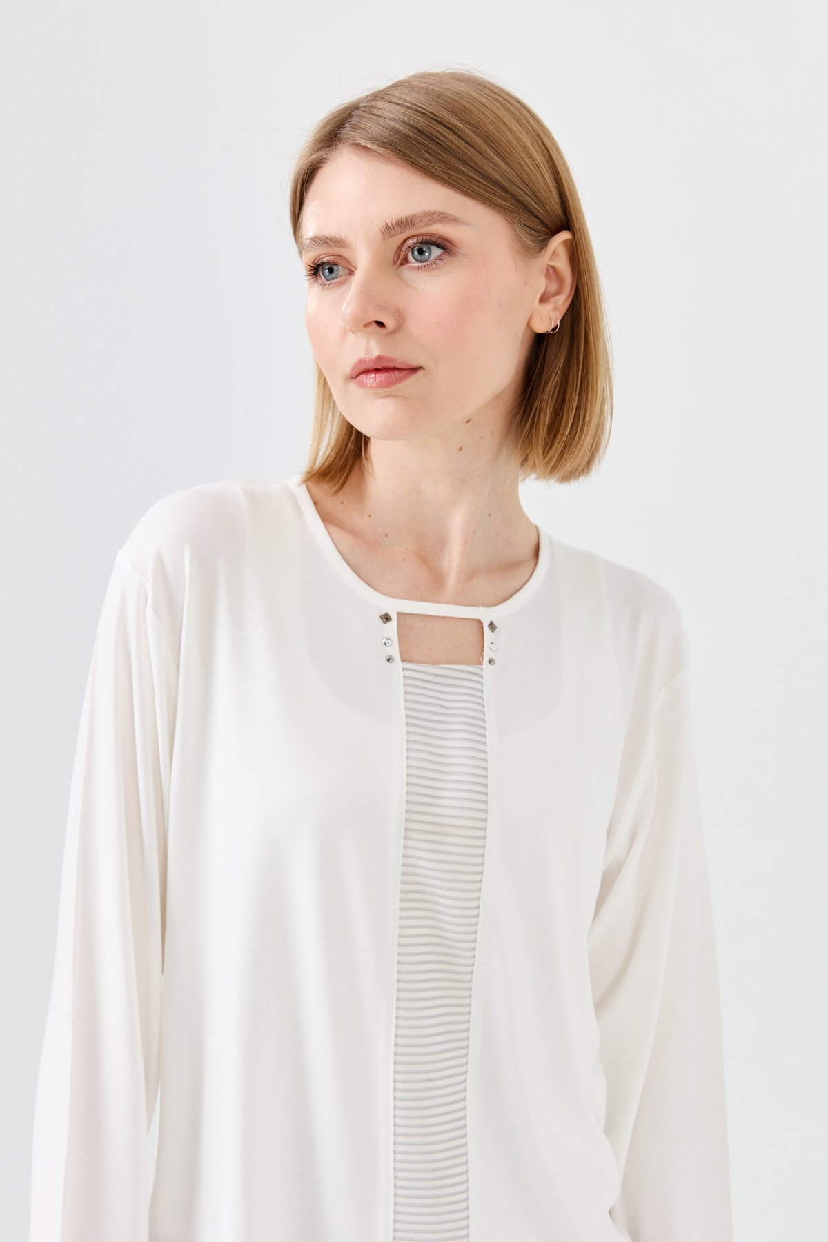 23770Kadın Sıfır Yaka Önü Pencereli Penye Bluz Kemik