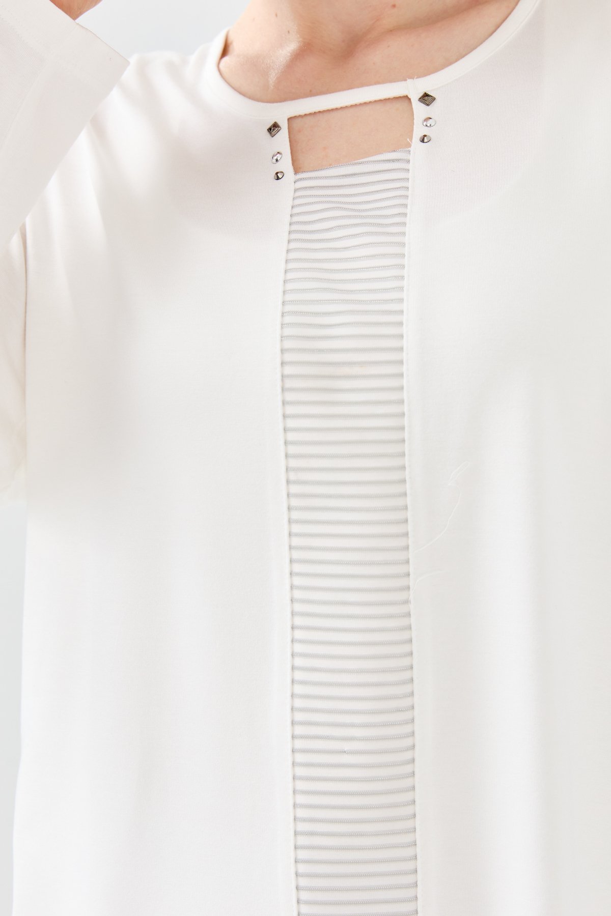 23770Kadın Sıfır Yaka Önü Pencereli Penye Bluz Kemik