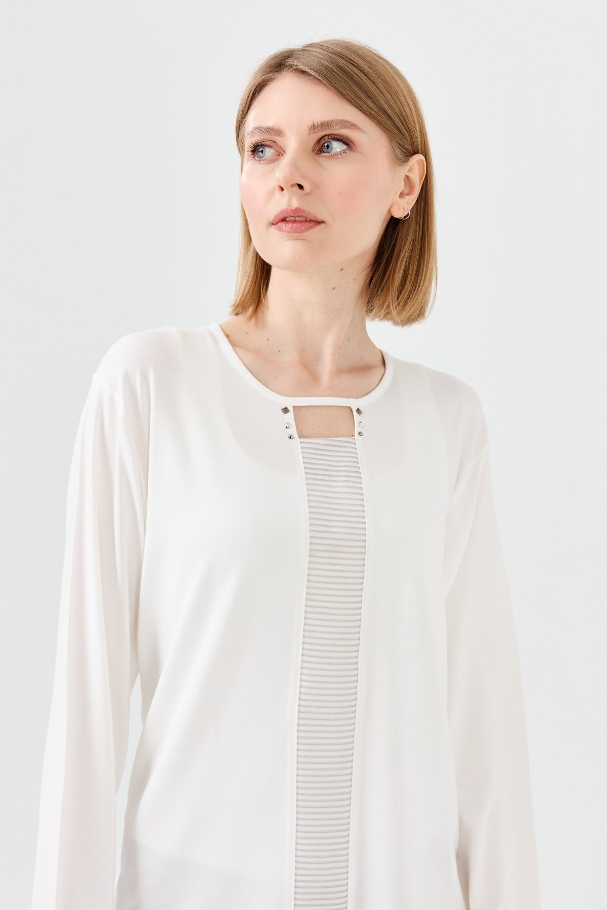 23770Kadın Sıfır Yaka Önü Pencereli Penye Bluz Kemik