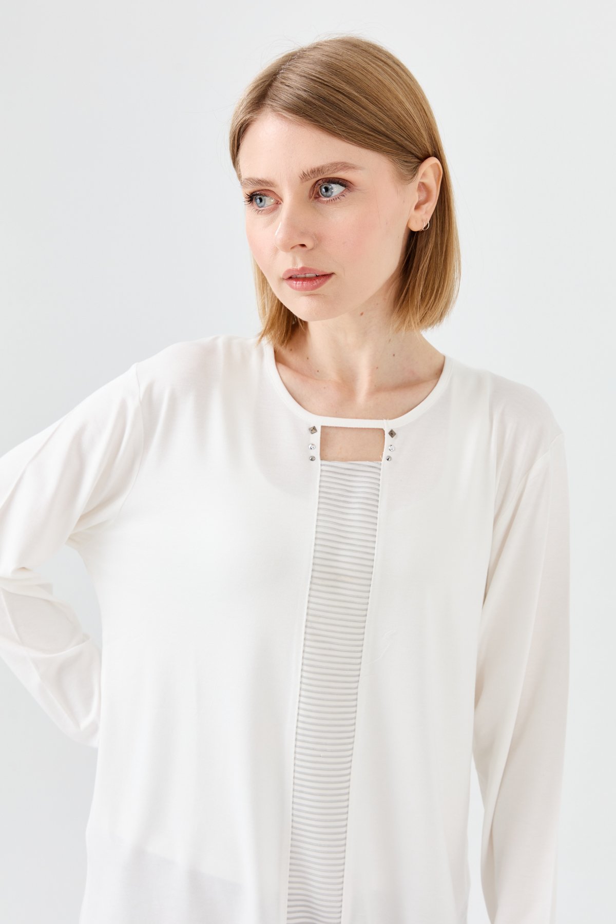 23770Kadın Sıfır Yaka Önü Pencereli Penye Bluz Kemik