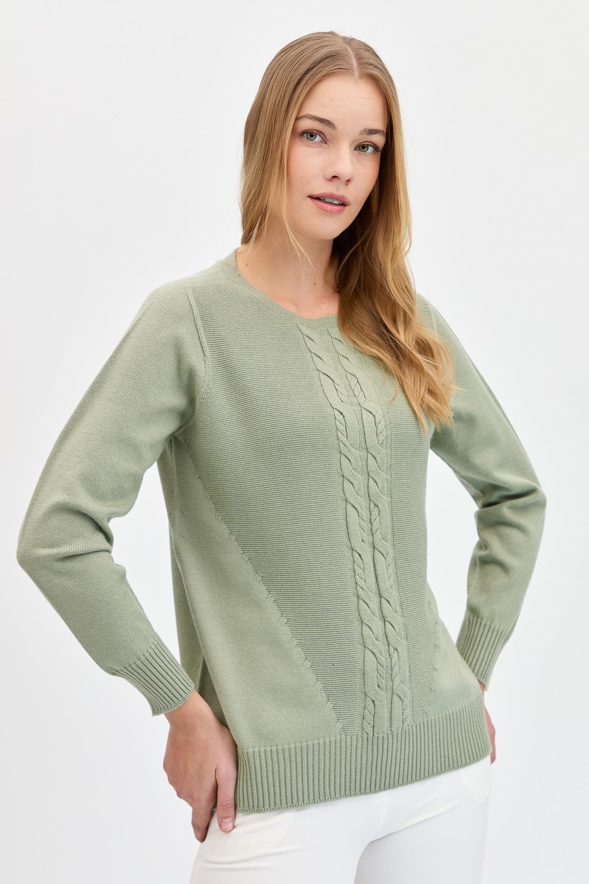 24185Kadın Sıfır Yaka Önü Saç Örgülü Kazak Mint