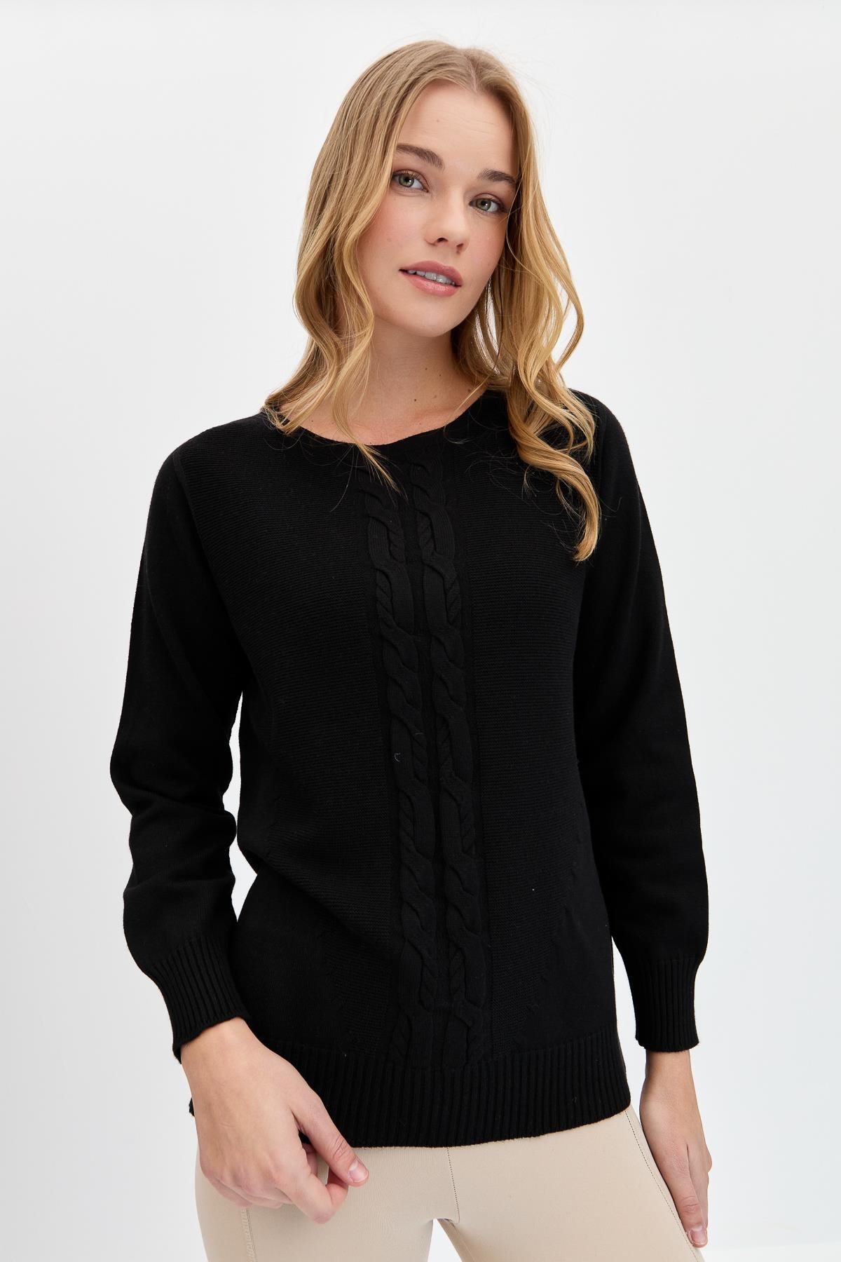 24185Kadın Sıfır Yaka Önü Saç Örgülü Kazak Siyah