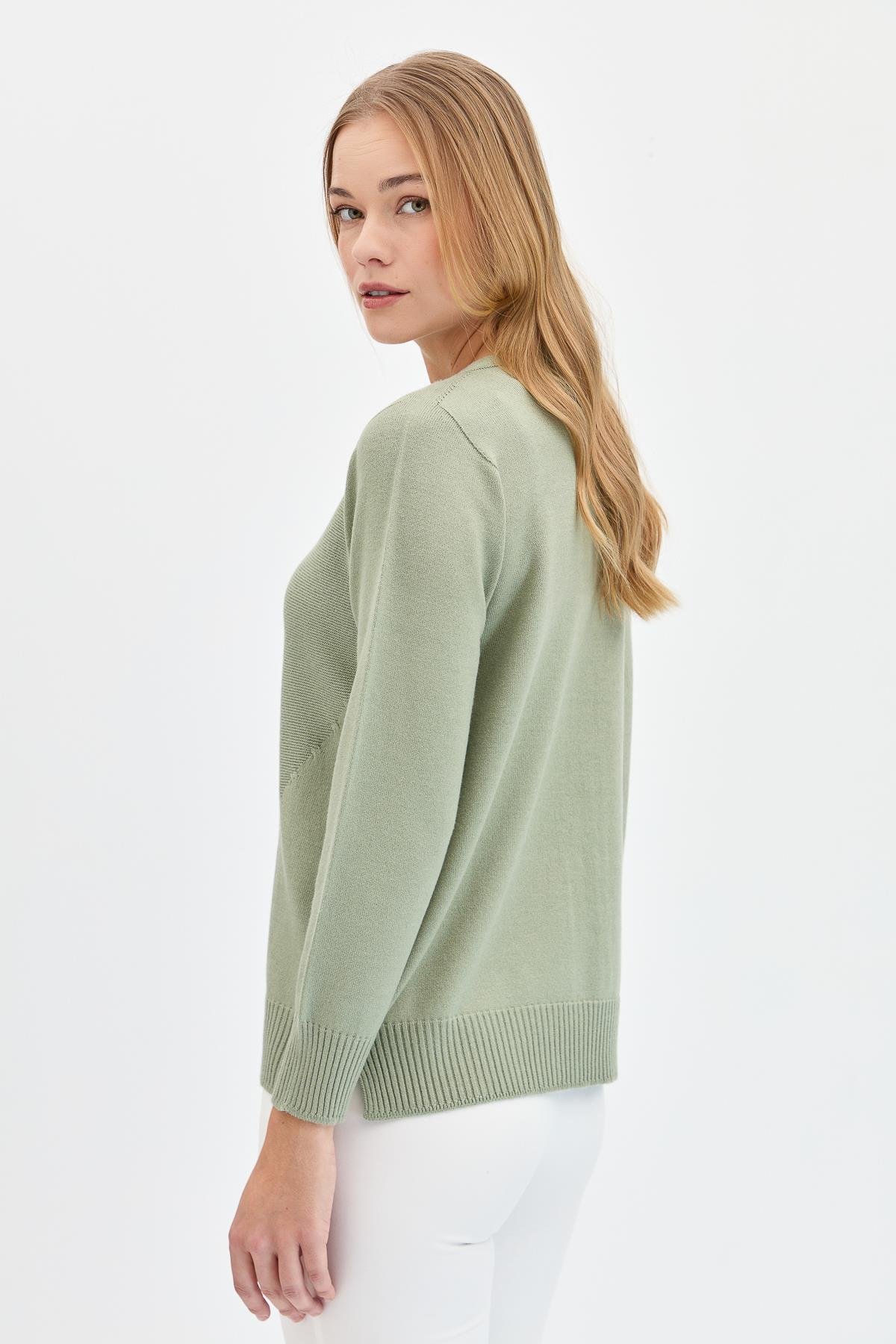 24185Kadın Sıfır Yaka Önü Saç Örgülü Kazak Mint