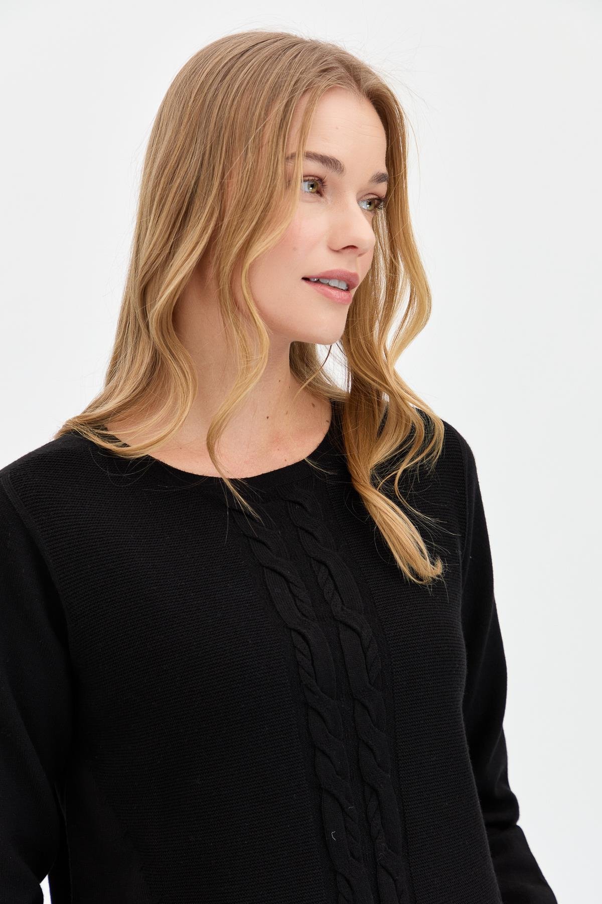 24185Kadın Sıfır Yaka Önü Saç Örgülü Kazak Siyah