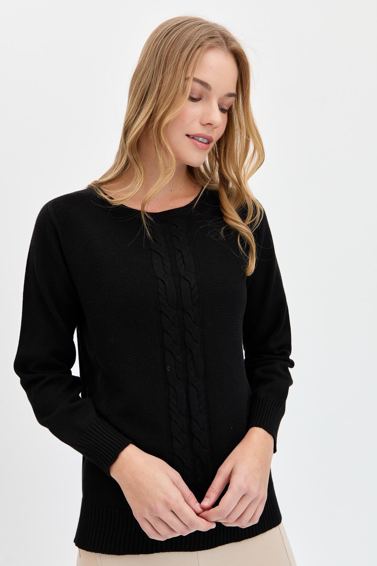 24185Kadın Sıfır Yaka Önü Saç Örgülü Kazak Siyah