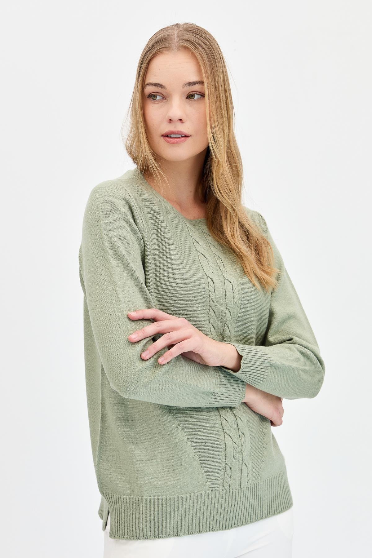 24185Kadın Sıfır Yaka Önü Saç Örgülü Kazak Mint