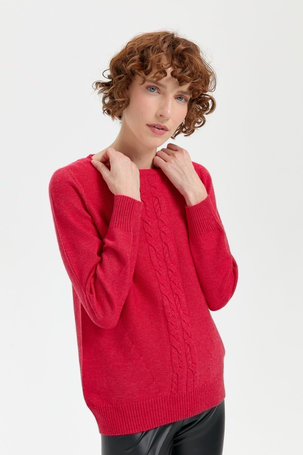 24185Kadın Sıfır Yaka Önü Saç Örgülü Kazak Kırmızı