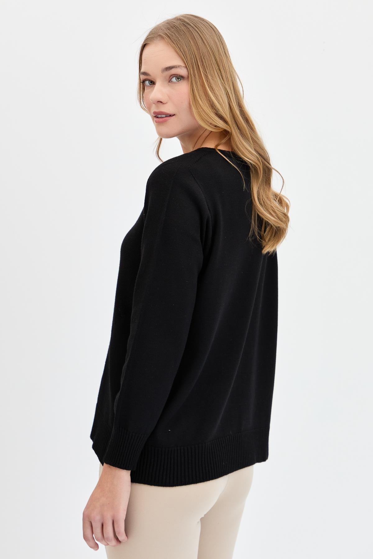 24185Kadın Sıfır Yaka Önü Saç Örgülü Kazak Siyah