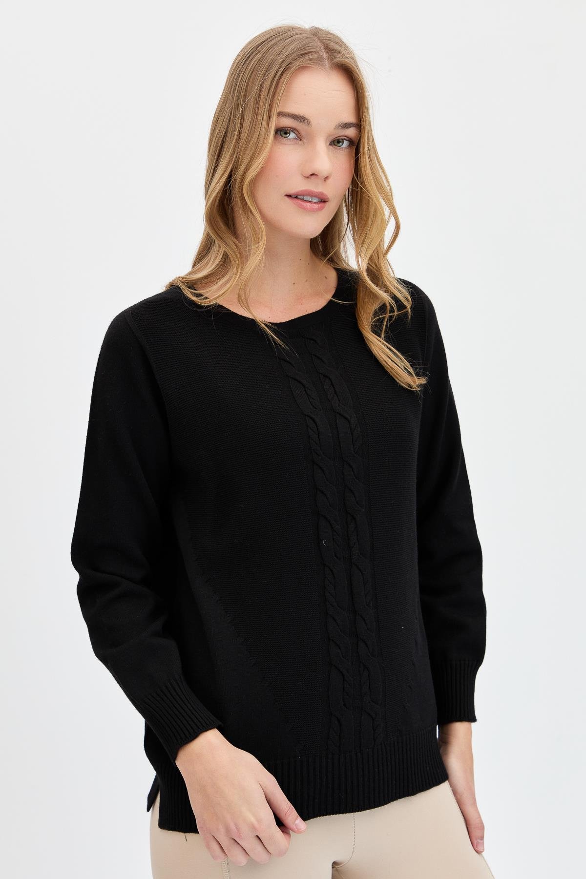 24185Kadın Sıfır Yaka Önü Saç Örgülü Kazak Siyah