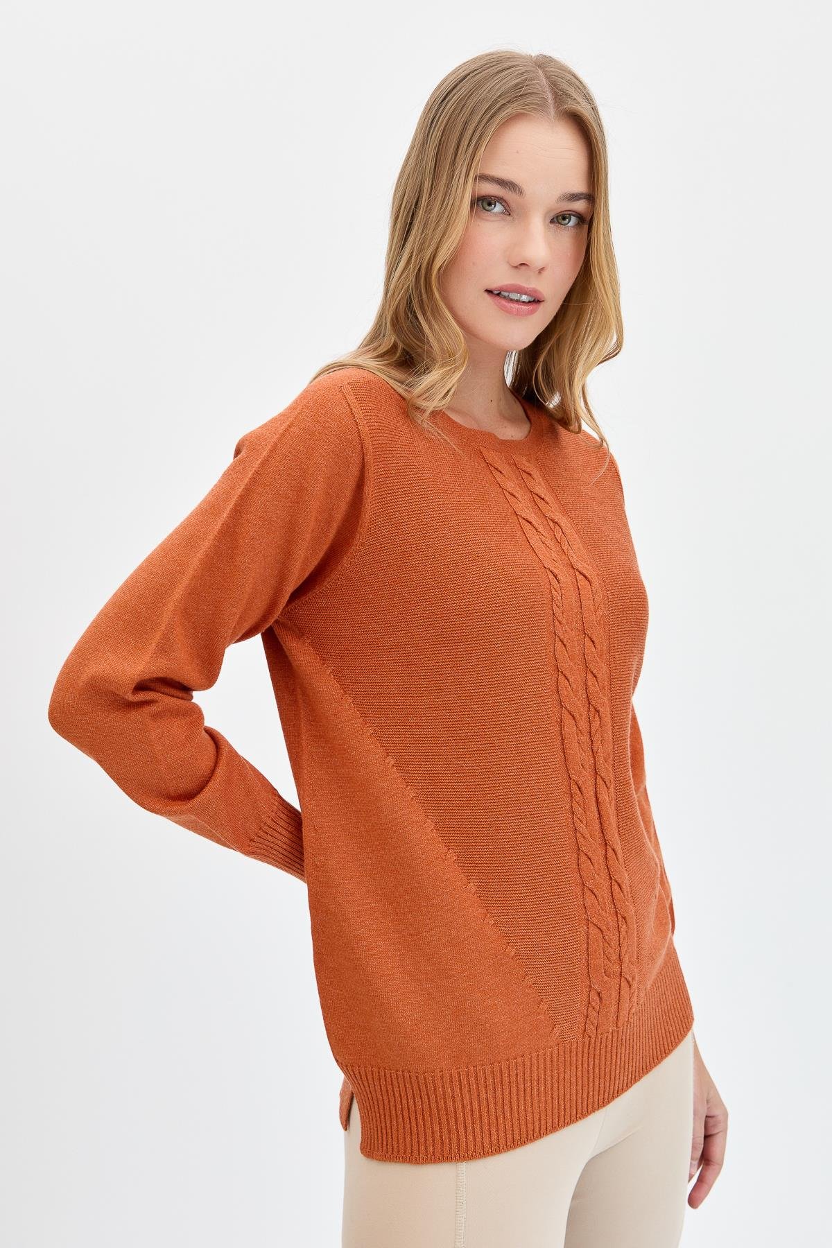 24185Kadın Sıfır Yaka Önü Saç Örgülü Kazak Turuncu