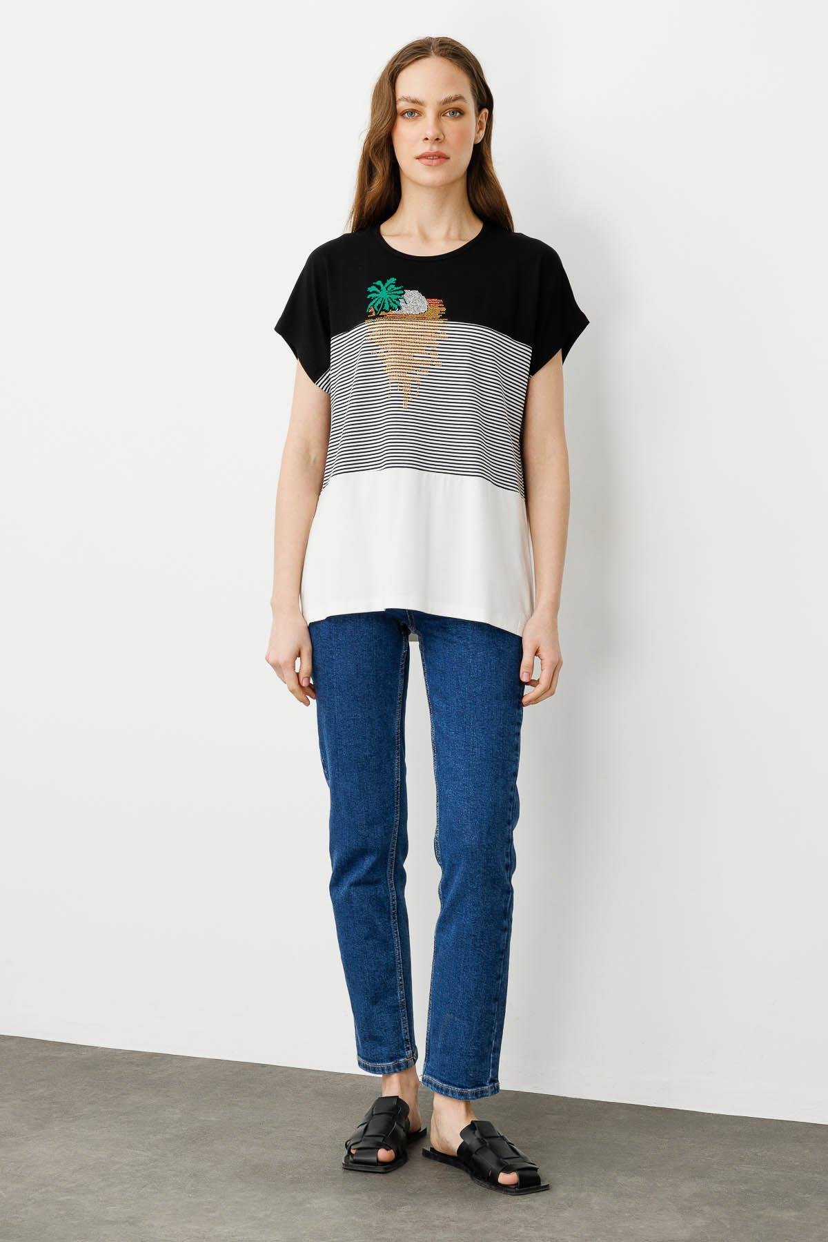 22760Kadın Sıfır Yaka Önü Taşlı Penye T-shirt Siyah