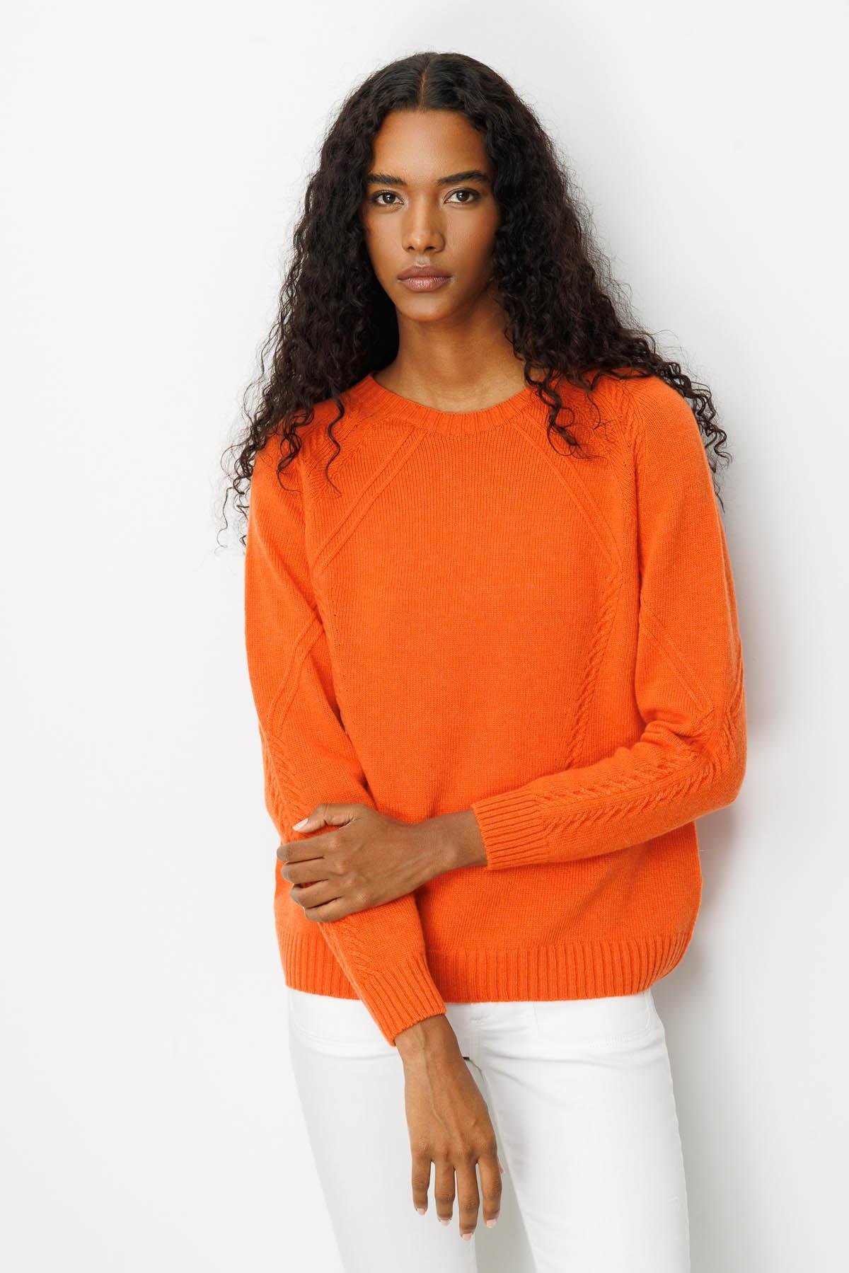 25221Kadın Sıfır Yaka Önü ve Kol Ortası Saç Örgü Yün Kazak Portakal