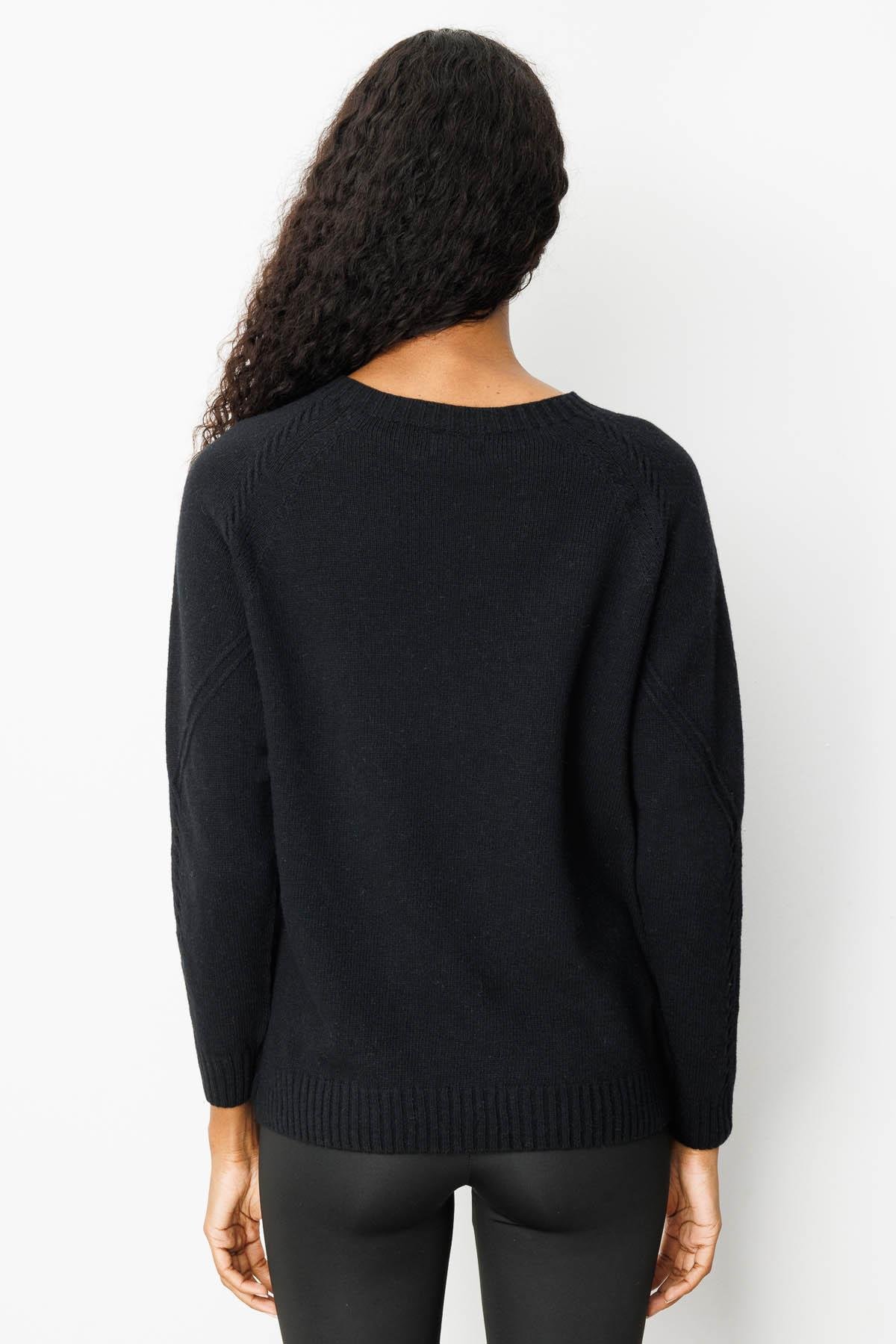 25221Kadın Sıfır Yaka Önü ve Kol Ortası Saç Örgü Yün Kazak Siyah