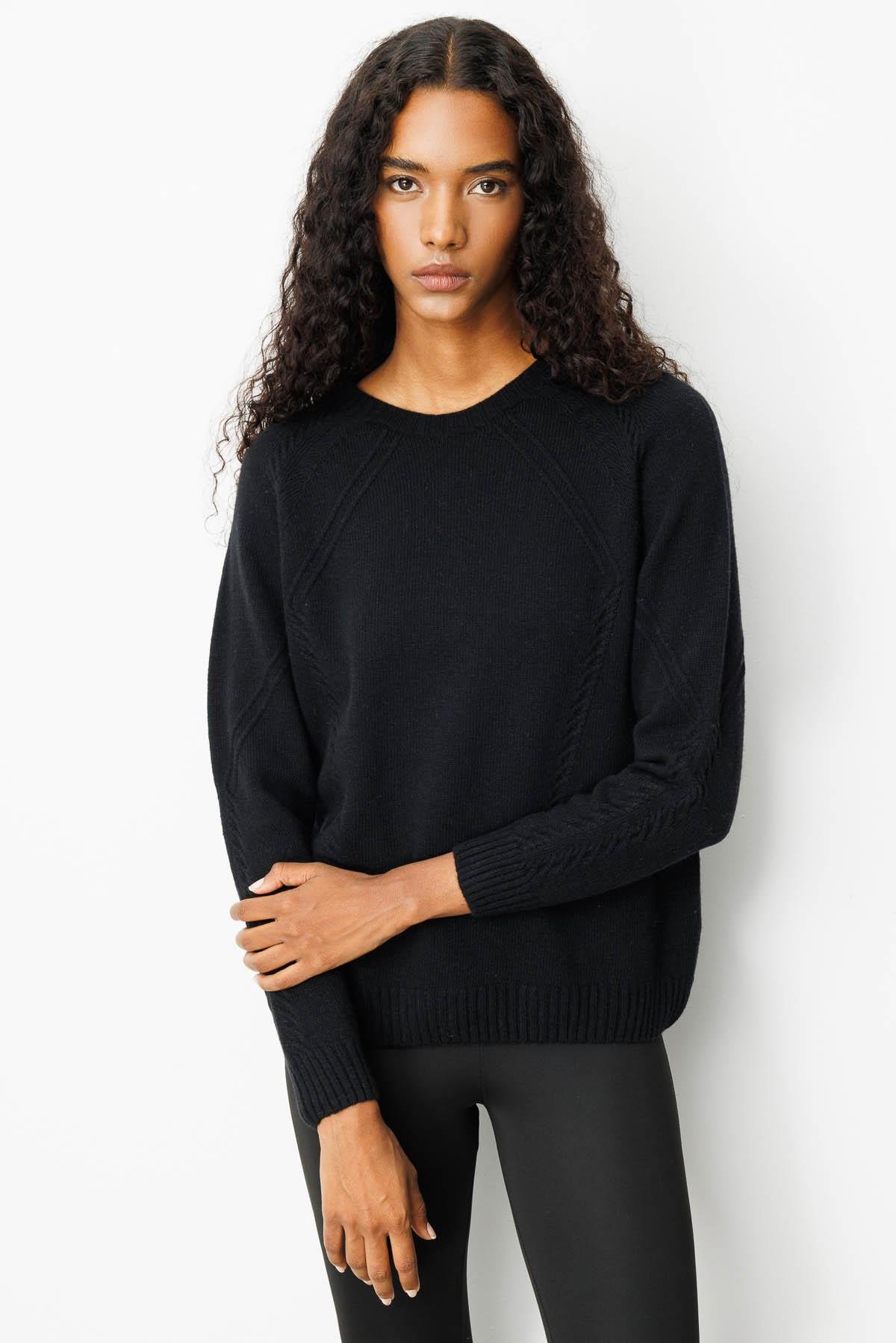 25221Kadın Sıfır Yaka Önü ve Kol Ortası Saç Örgü Yün Kazak Siyah