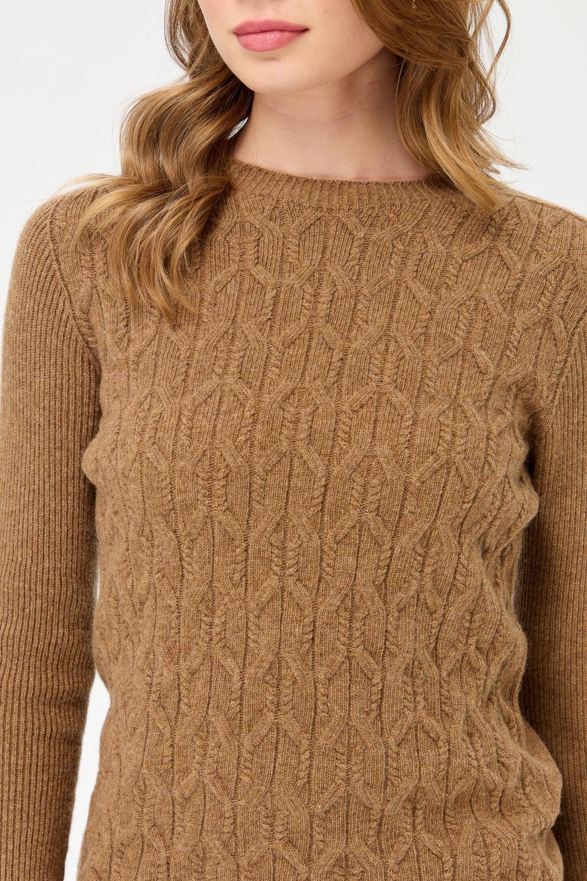 23152Kadın Sıfır Yaka Önü Yürütmeli Yün Kazak V.Camel