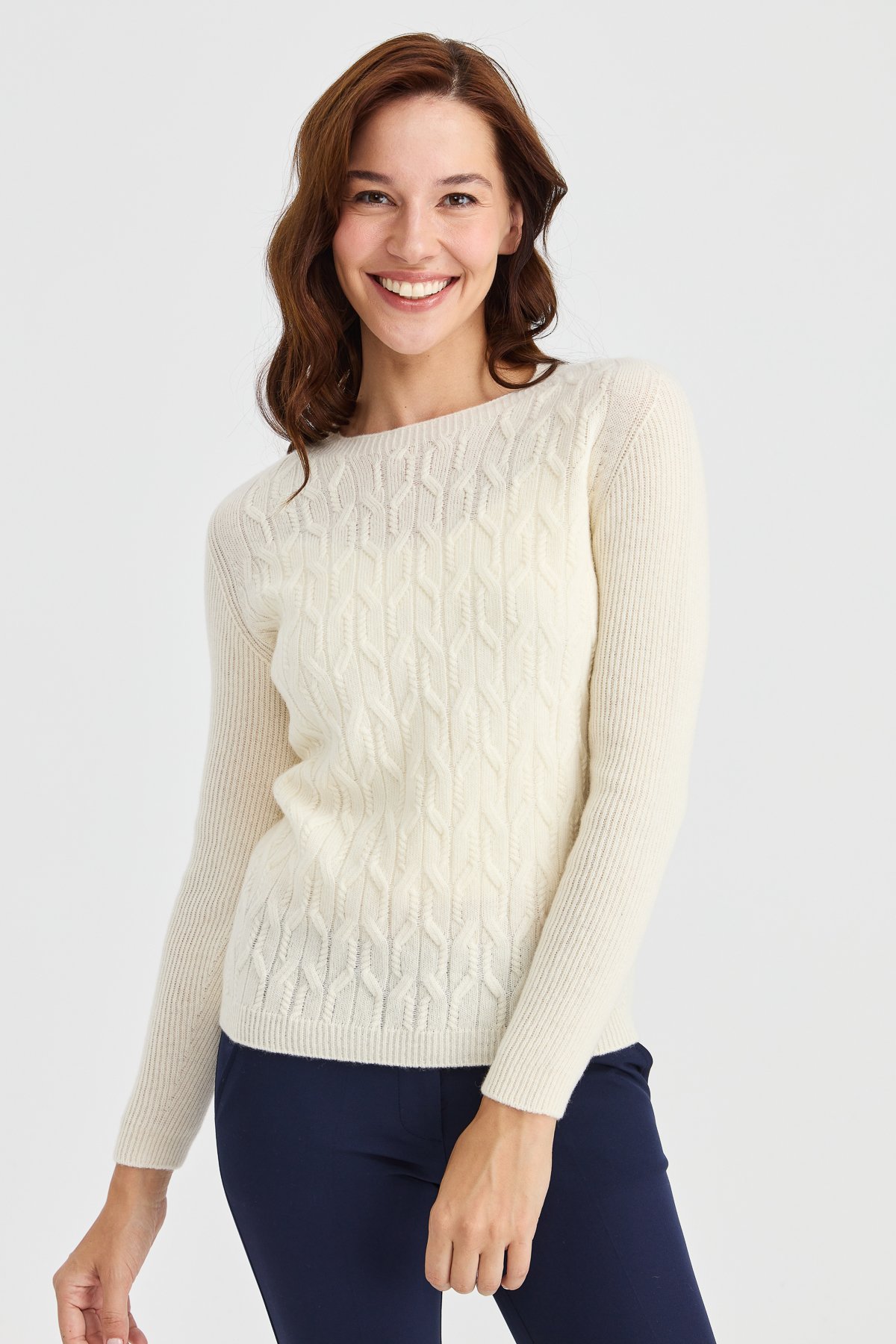 23152Kadın Sıfır Yaka Önü Yürütmeli Yün Kazak Kemik