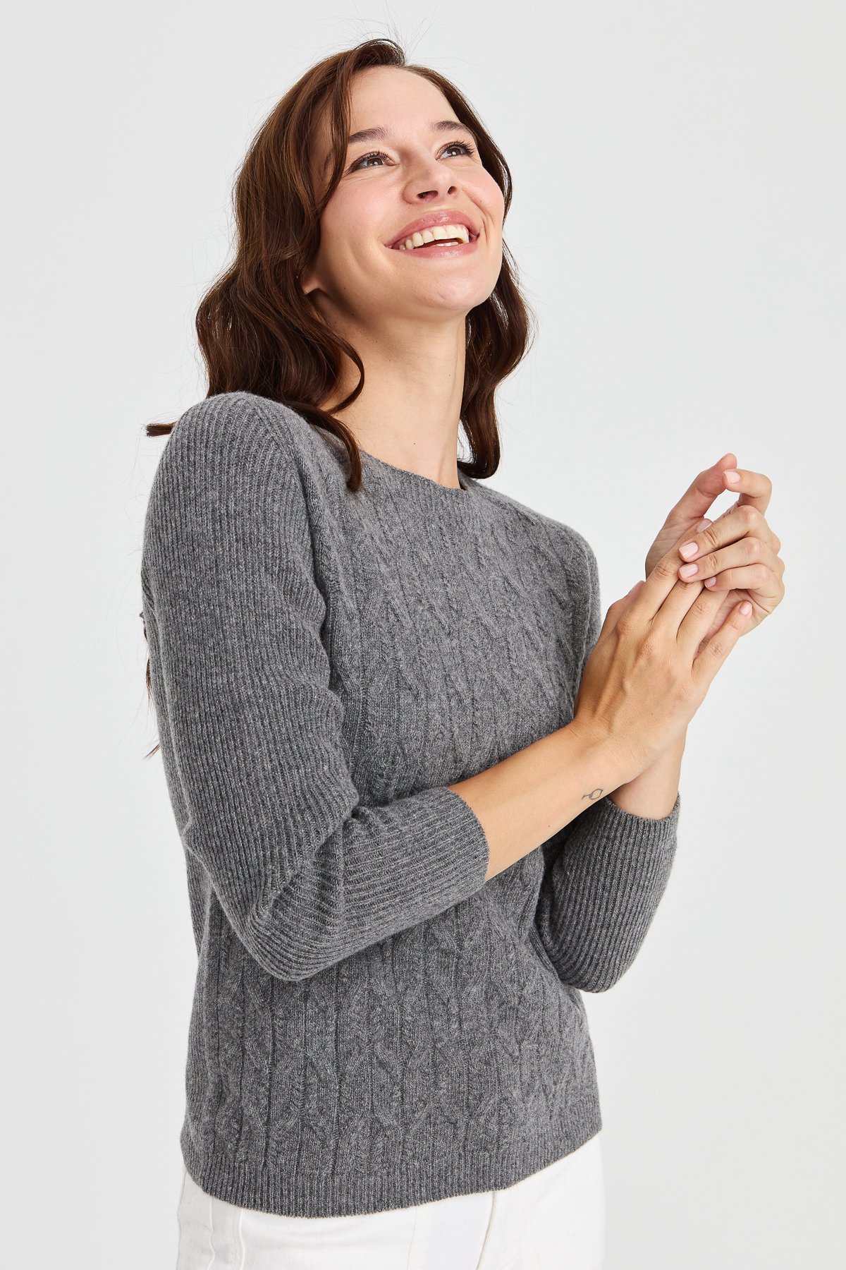 23152Kadın Sıfır Yaka Önü Yürütmeli Yün Kazak Füme