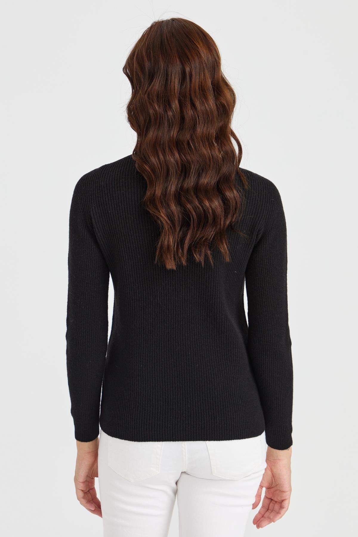 23152Kadın Sıfır Yaka Önü Yürütmeli Yün Kazak Siyah