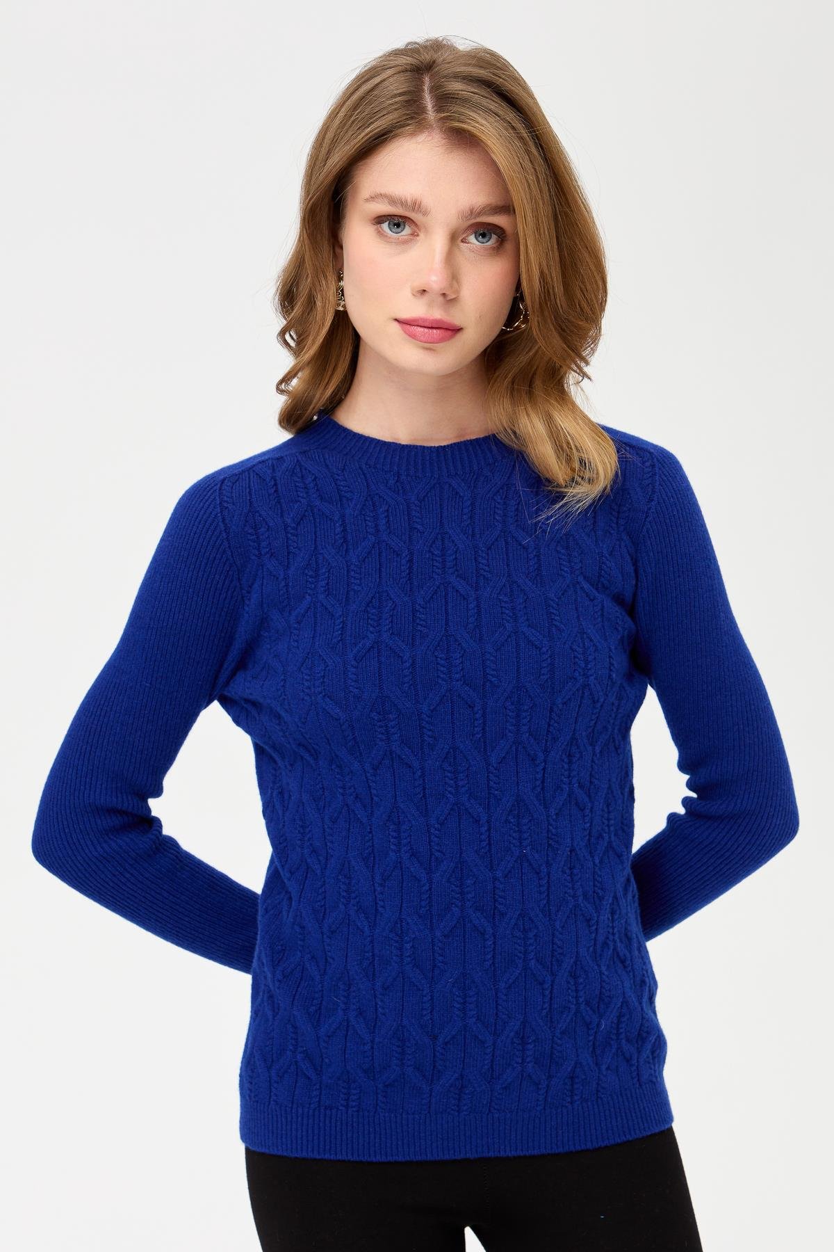 23152Kadın Sıfır Yaka Önü Yürütmeli Yün Kazak K.S.Mavi