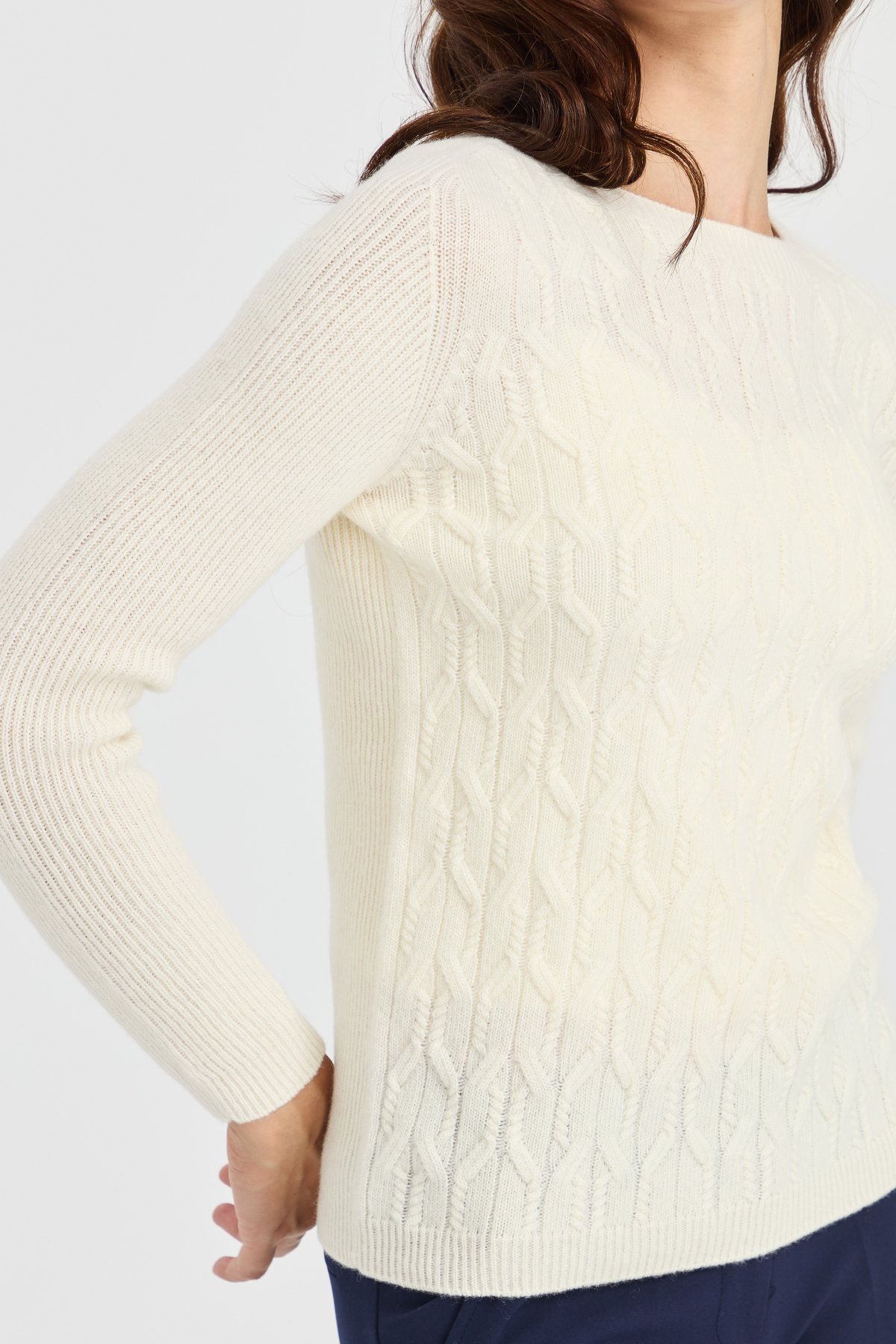 23152Kadın Sıfır Yaka Önü Yürütmeli Yün Kazak Kemik