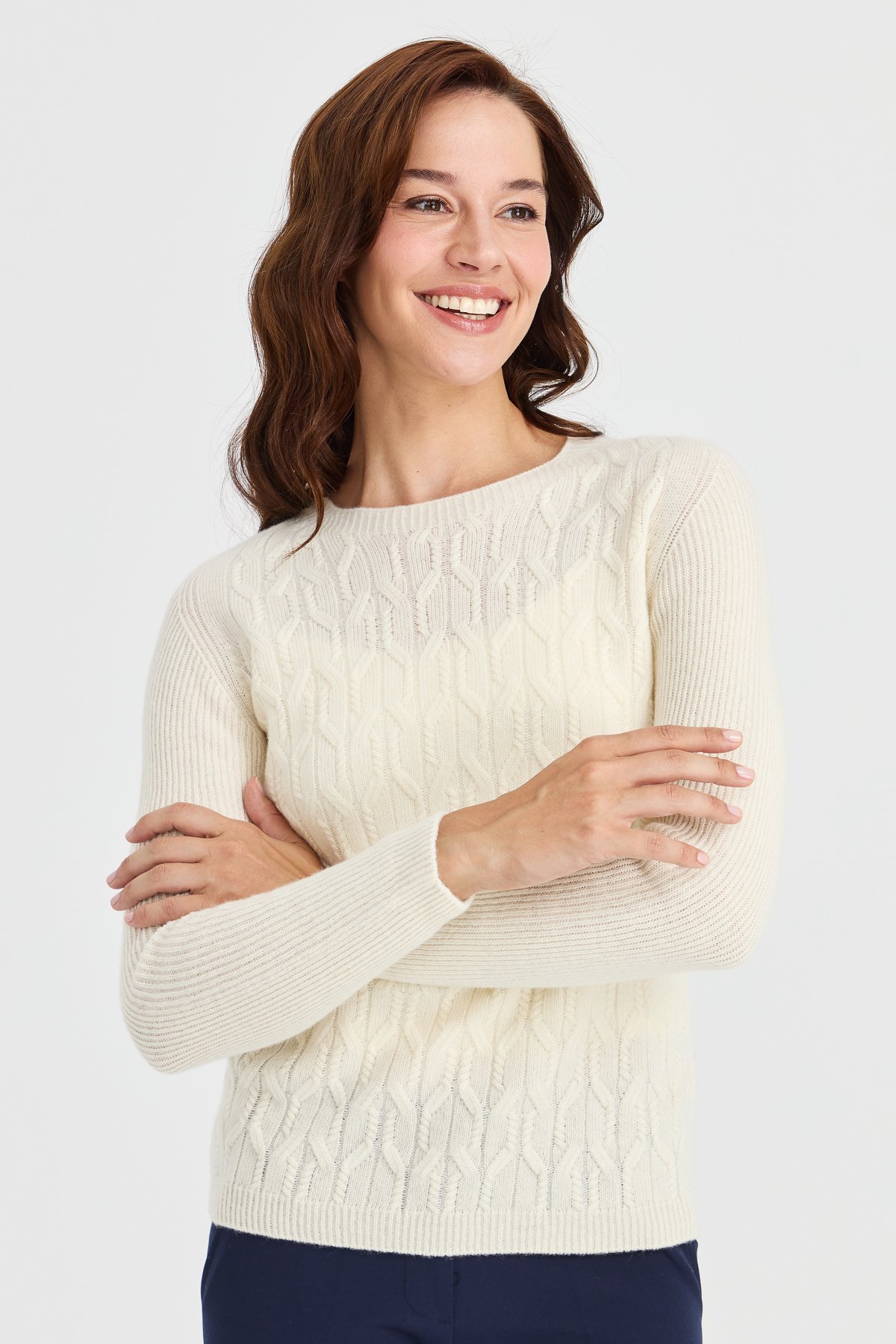 23152Kadın Sıfır Yaka Önü Yürütmeli Yün Kazak Kemik