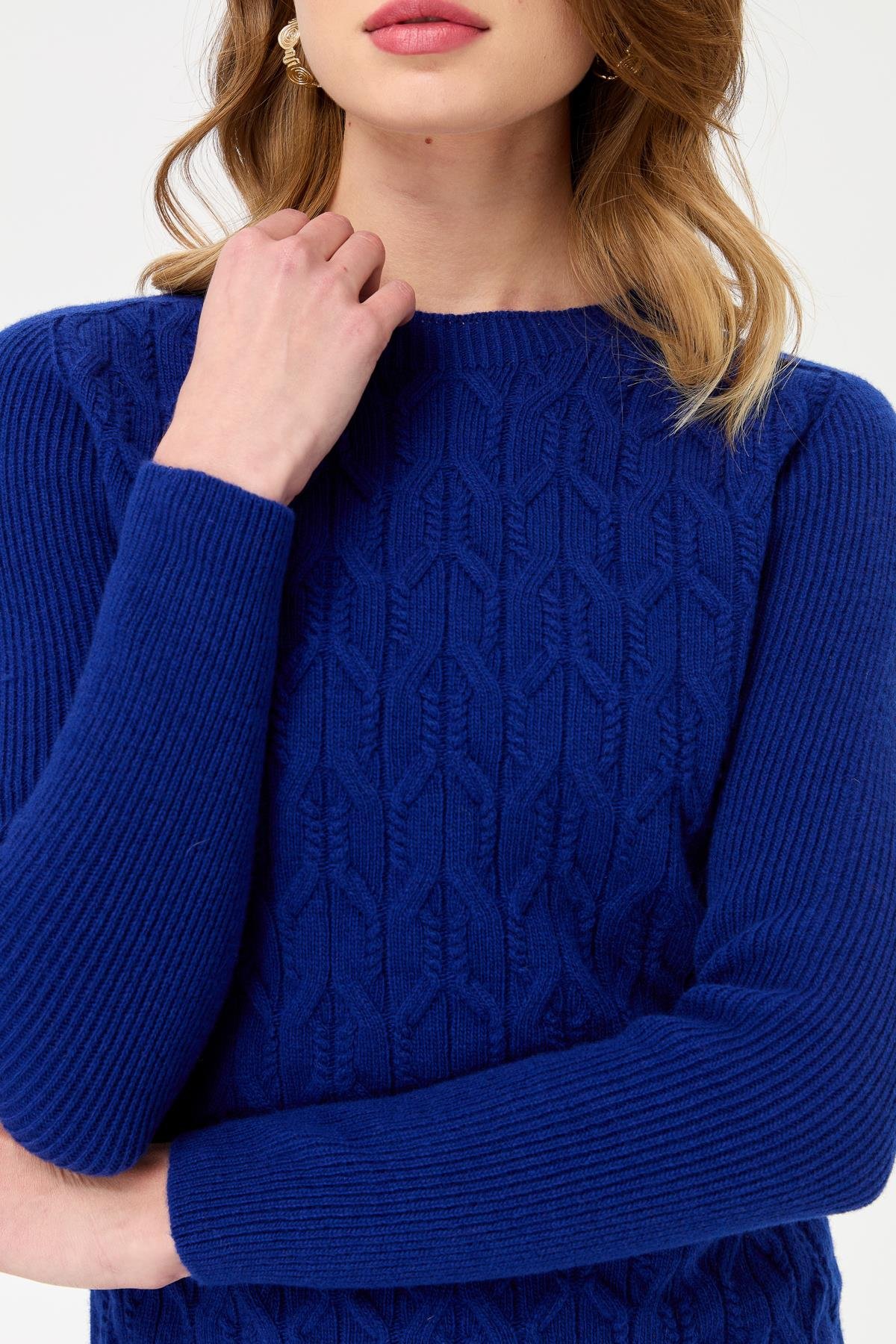 23152Kadın Sıfır Yaka Önü Yürütmeli Yün Kazak K.S.Mavi