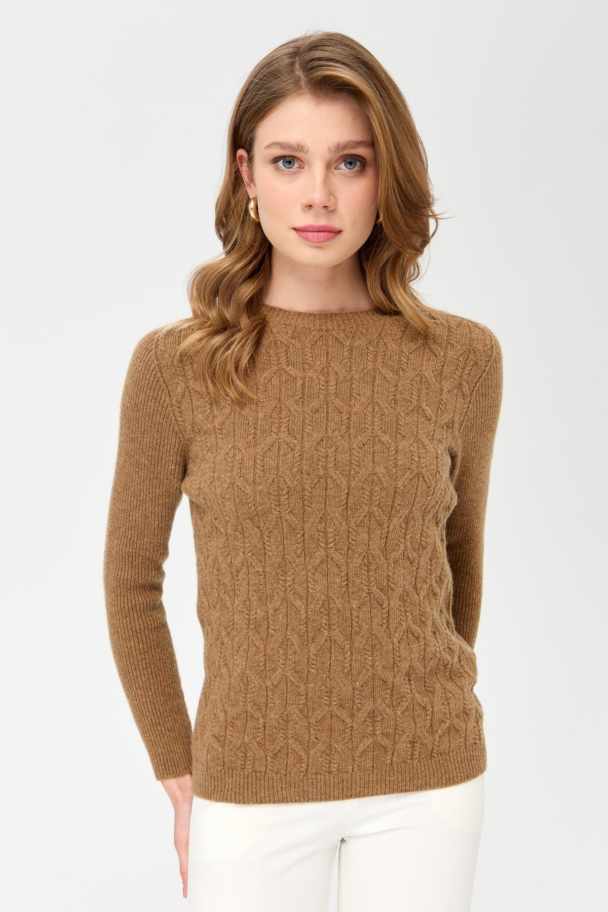 23152Kadın Sıfır Yaka Önü Yürütmeli Yün Kazak V.Camel