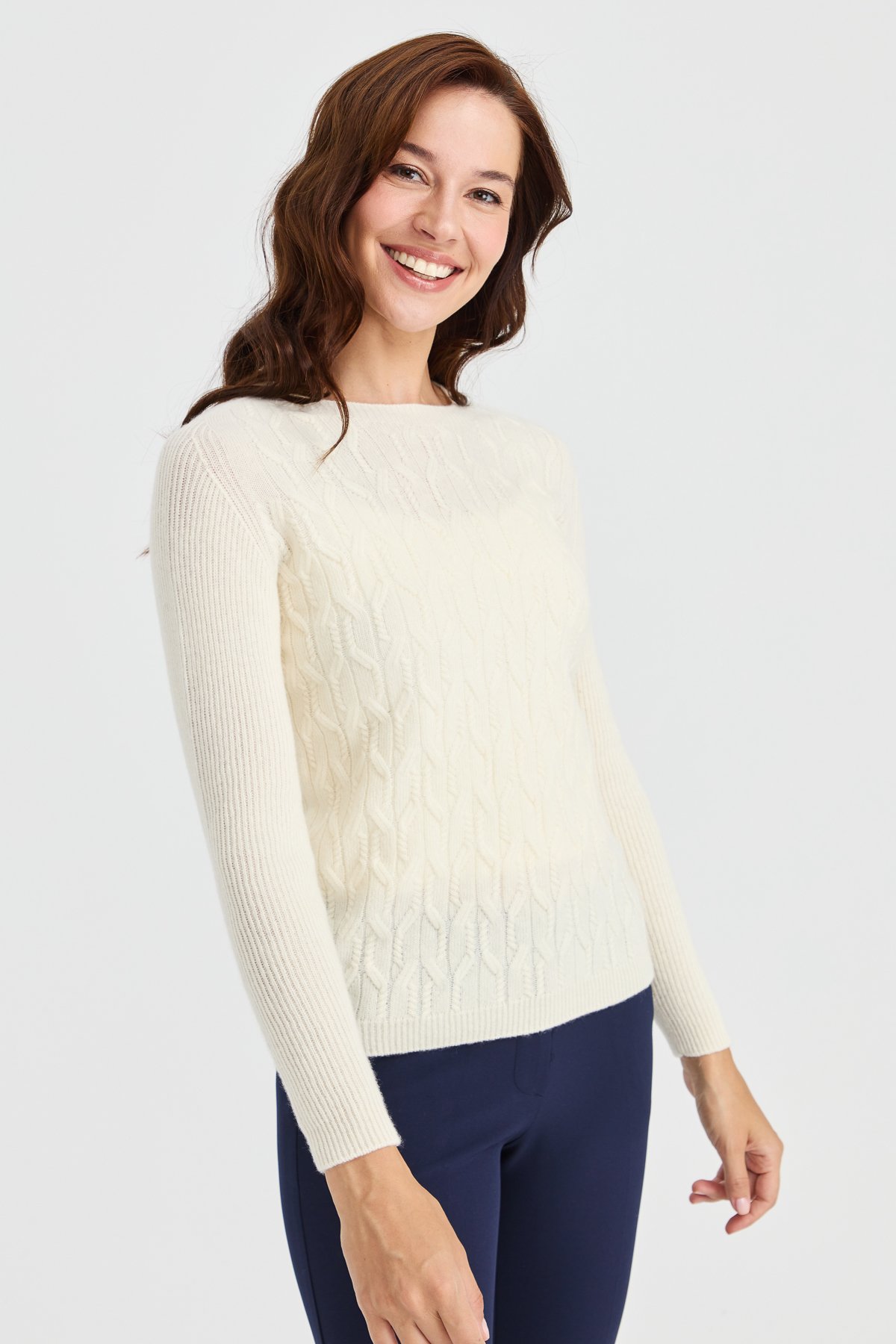 23152Kadın Sıfır Yaka Önü Yürütmeli Yün Kazak Kemik