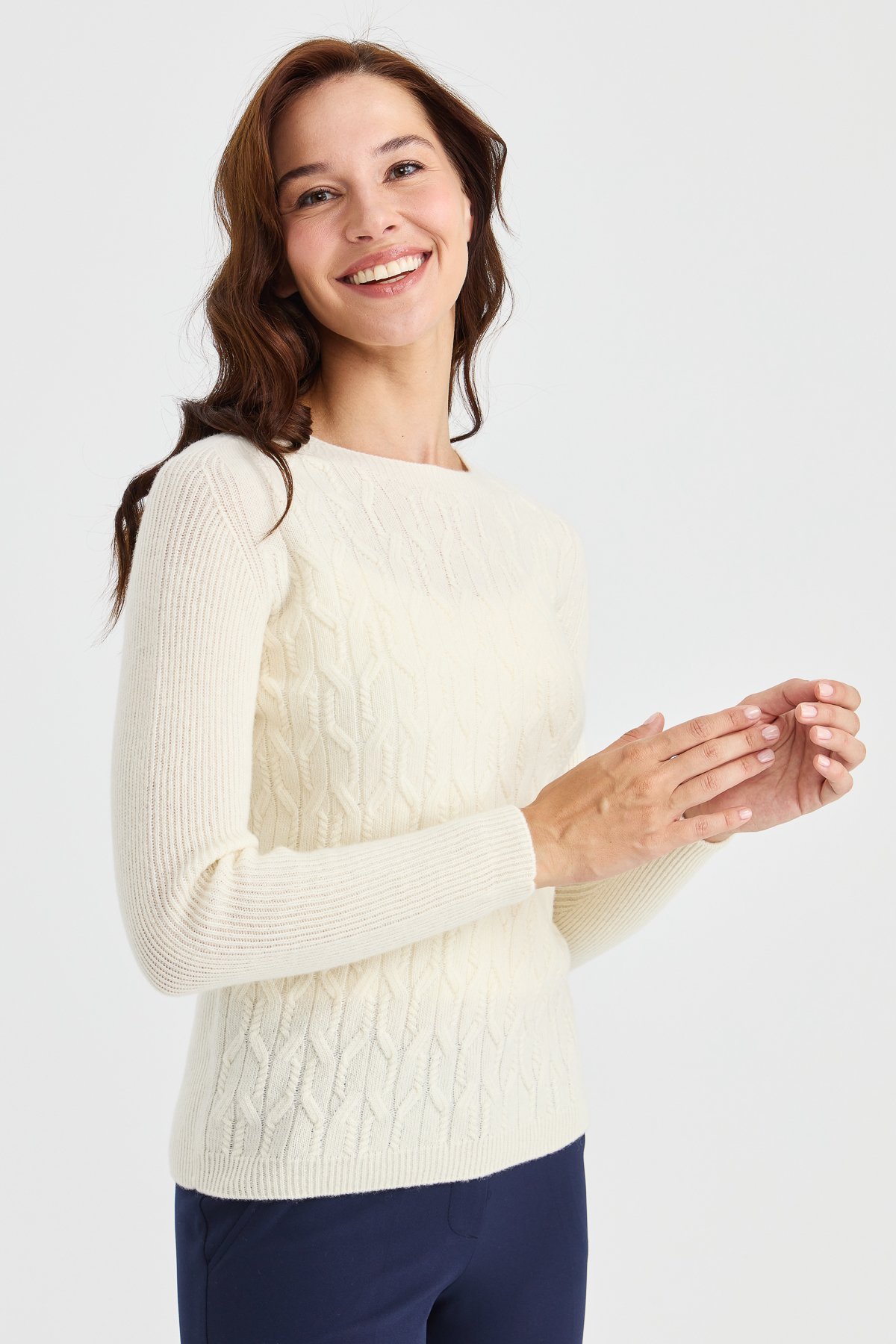 23152Kadın Sıfır Yaka Önü Yürütmeli Yün Kazak Kemik