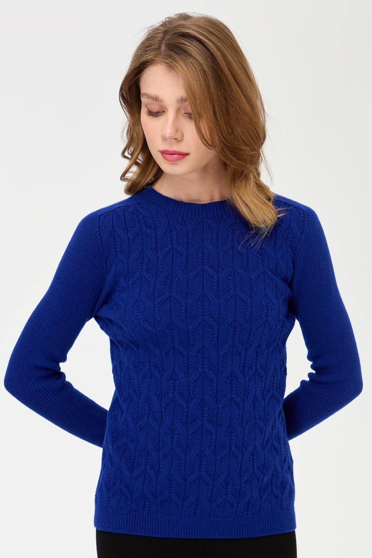 23152Kadın Sıfır Yaka Önü Yürütmeli Yün Kazak K.S.Mavi