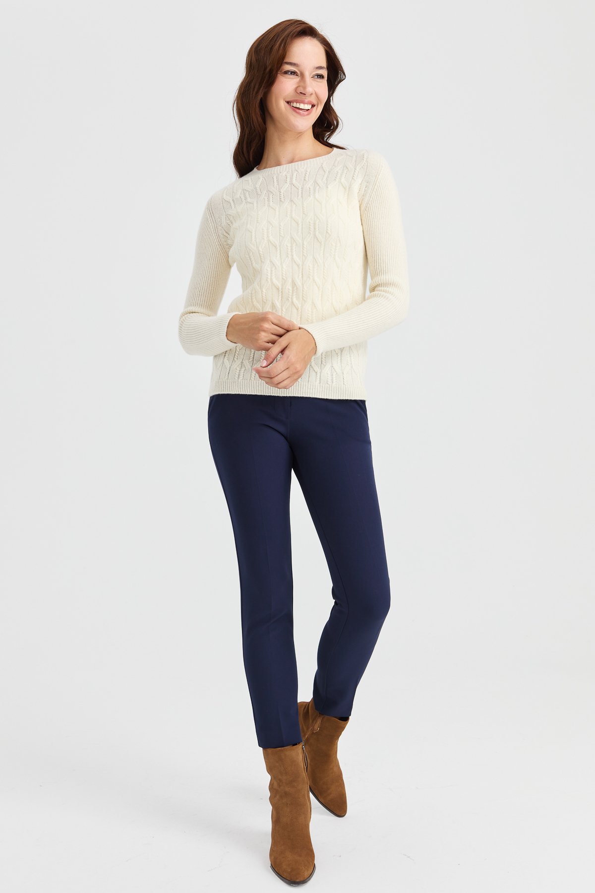 23152Kadın Sıfır Yaka Önü Yürütmeli Yün Kazak Kemik