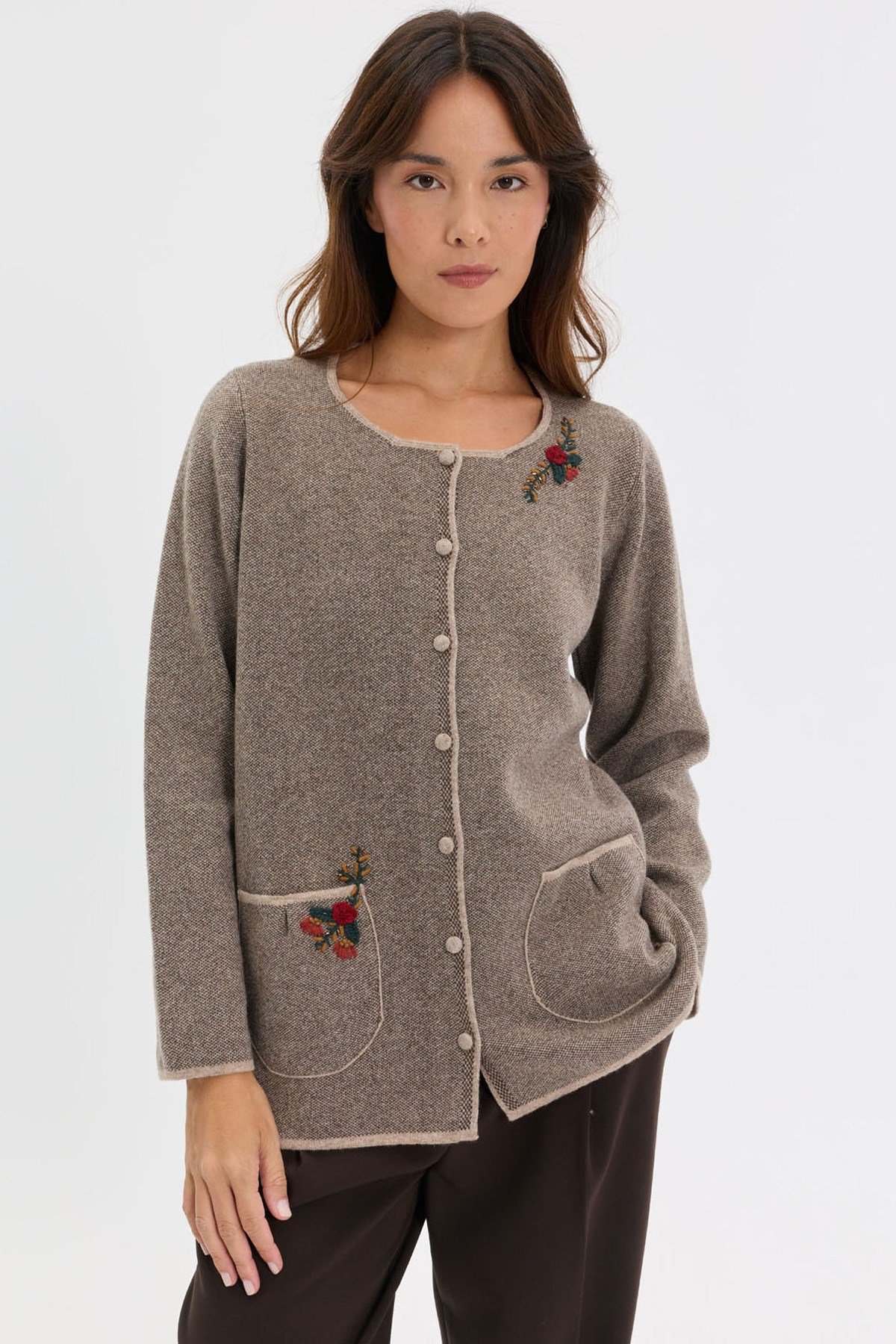 26024Kadın Sıfır Yaka Örme Gül İşlemeli Kısa Yün Hırka K.Bej