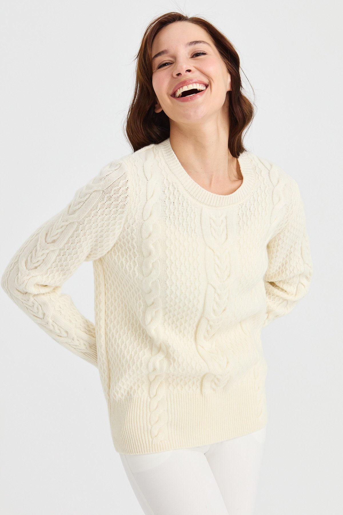 23034Kadın Sıfır Yaka Ortası Saç Örgü Yün Kazak Kemik