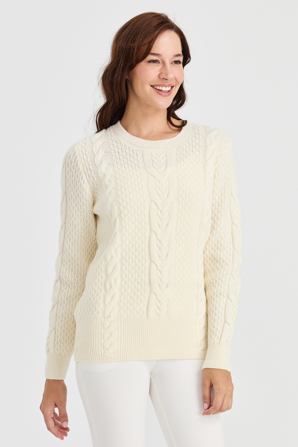 23034Kadın Sıfır Yaka Ortası Saç Örgü Yün Kazak Kemik