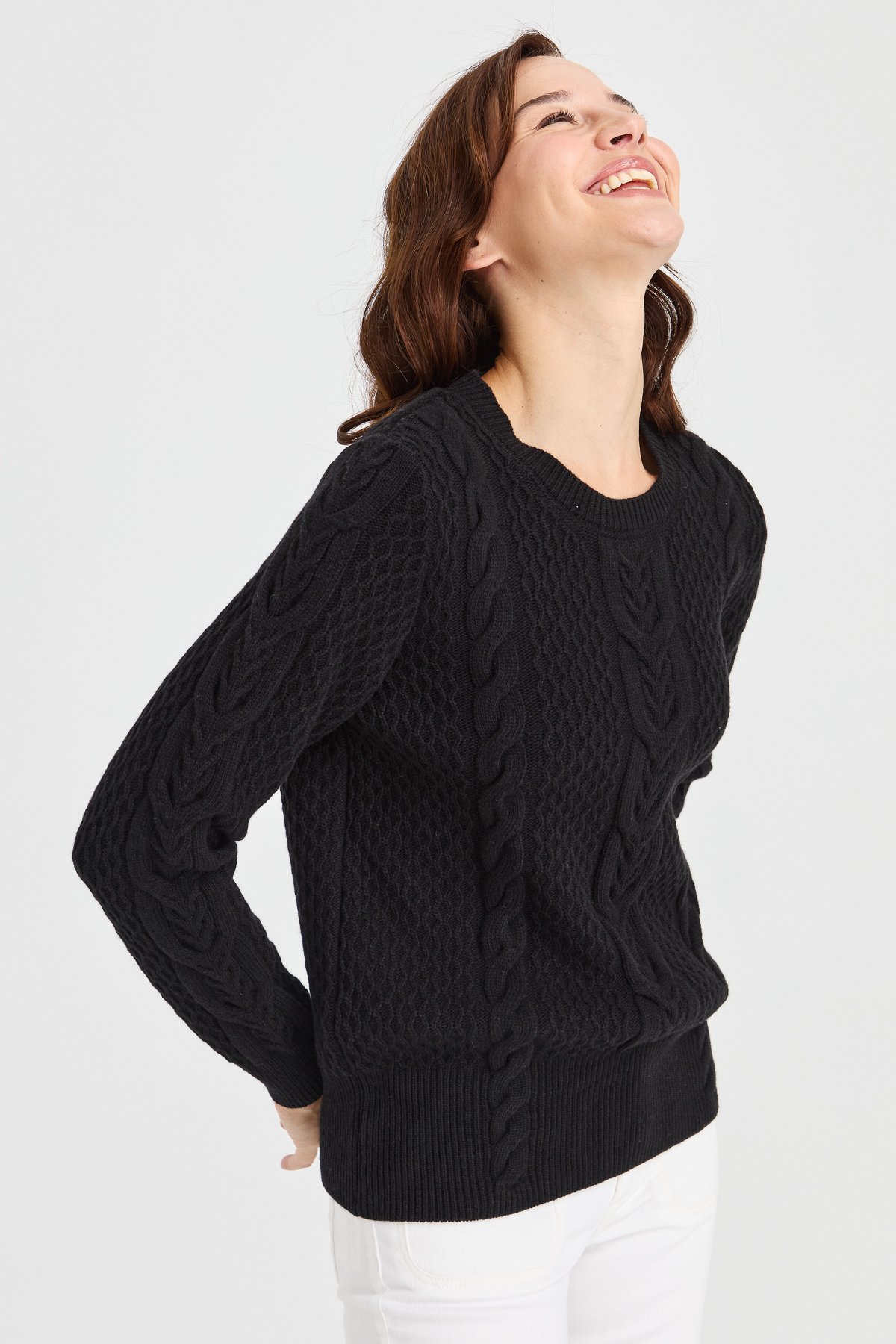 23034Kadın Sıfır Yaka Ortası Saç Örgü Yün Kazak Siyah